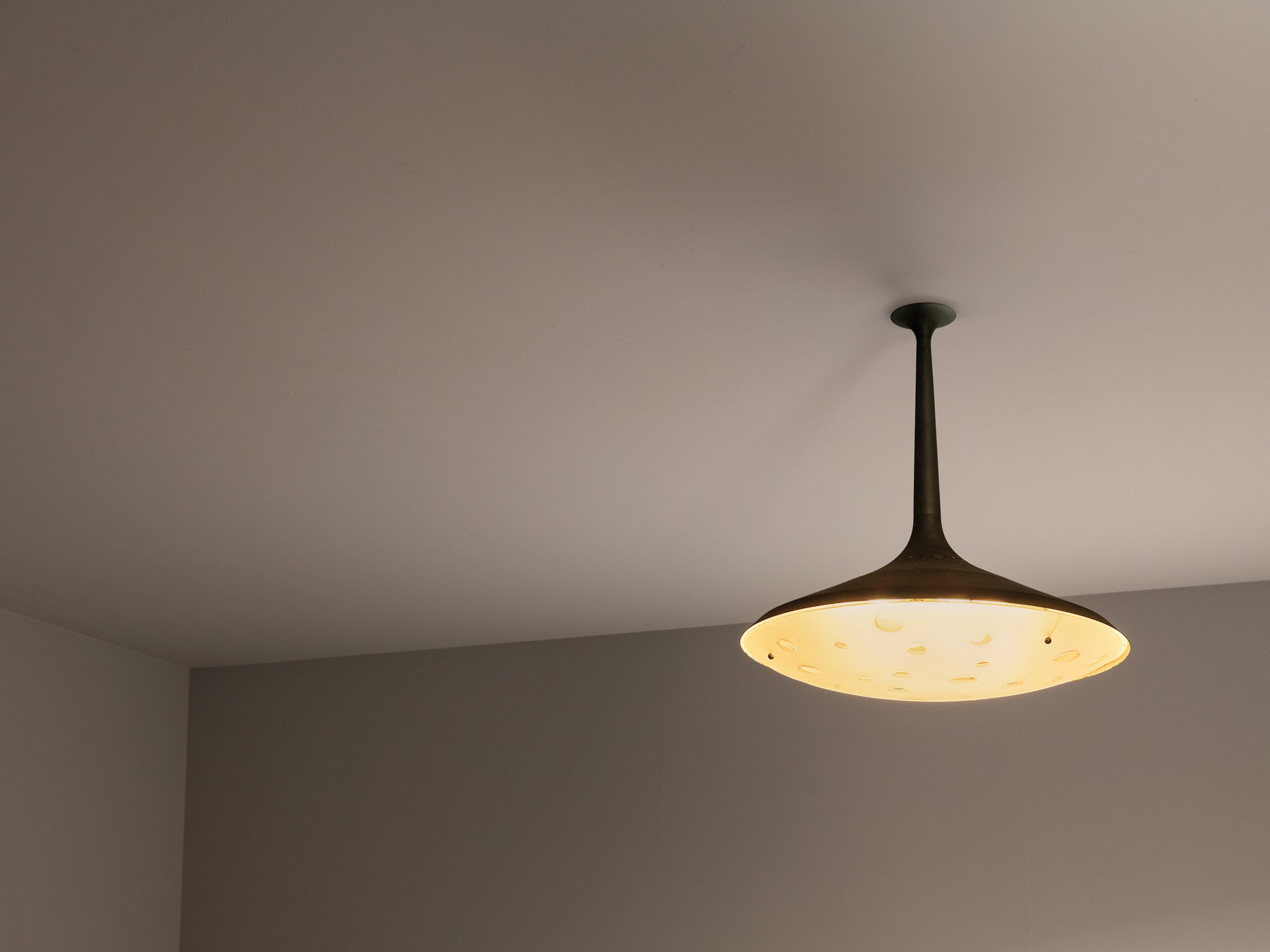 Max Ingrand for Fontana Arte Chandelier in Satin Crystal and Brass Lighting Morentz