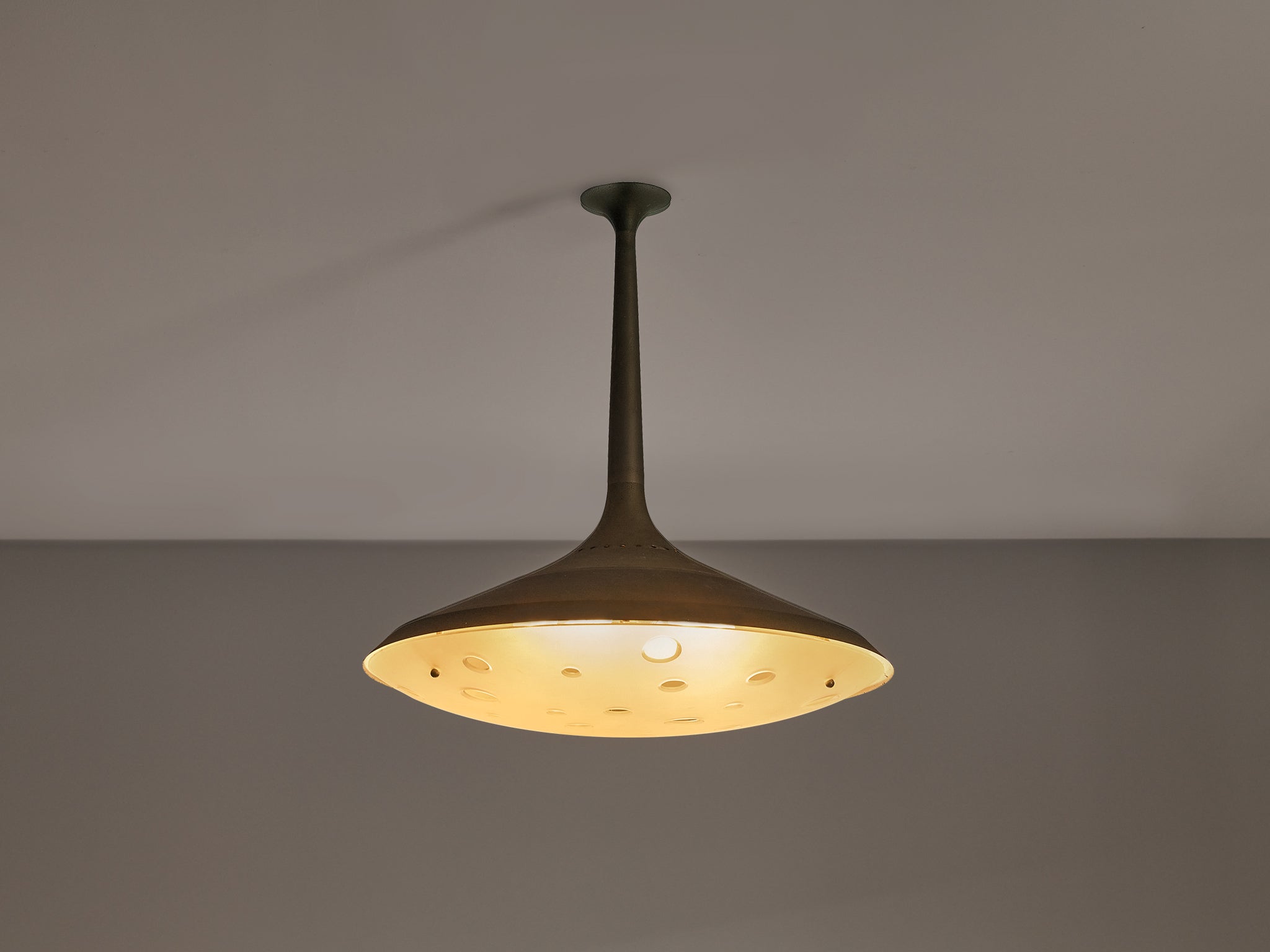 Max Ingrand for Fontana Arte Chandelier in Satin Crystal and Brass Lighting Morentz