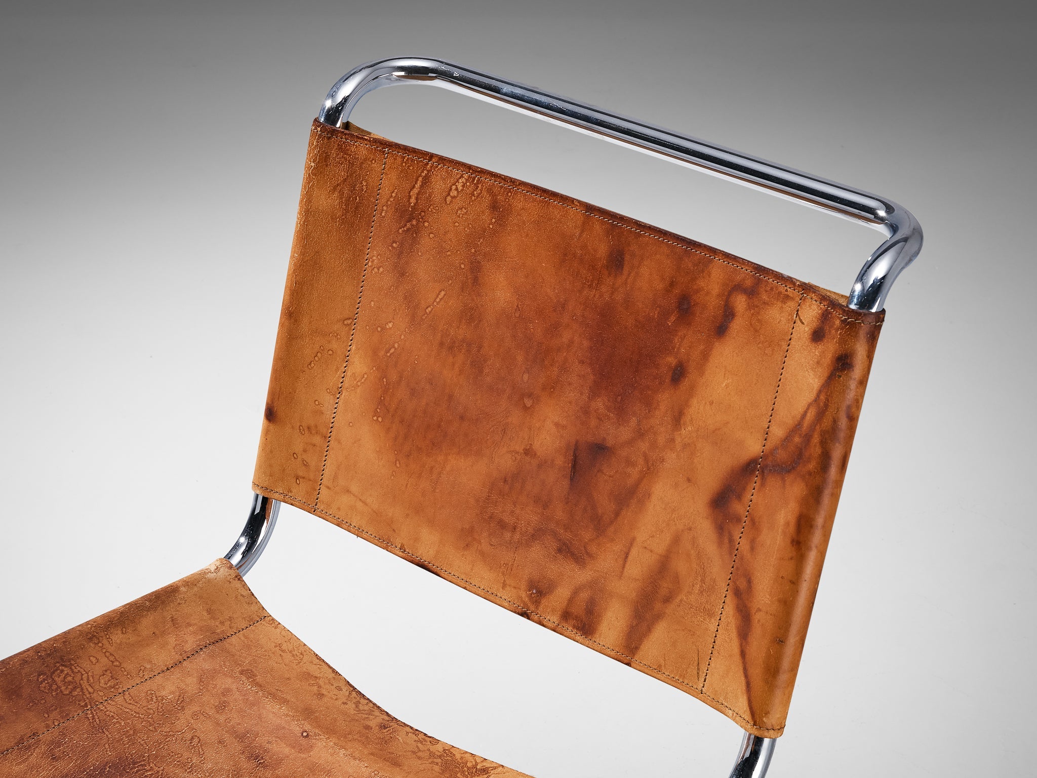 Pair of Cantilever Chairs in Cognac Leather and Chrome-plated Steel seating Morentz