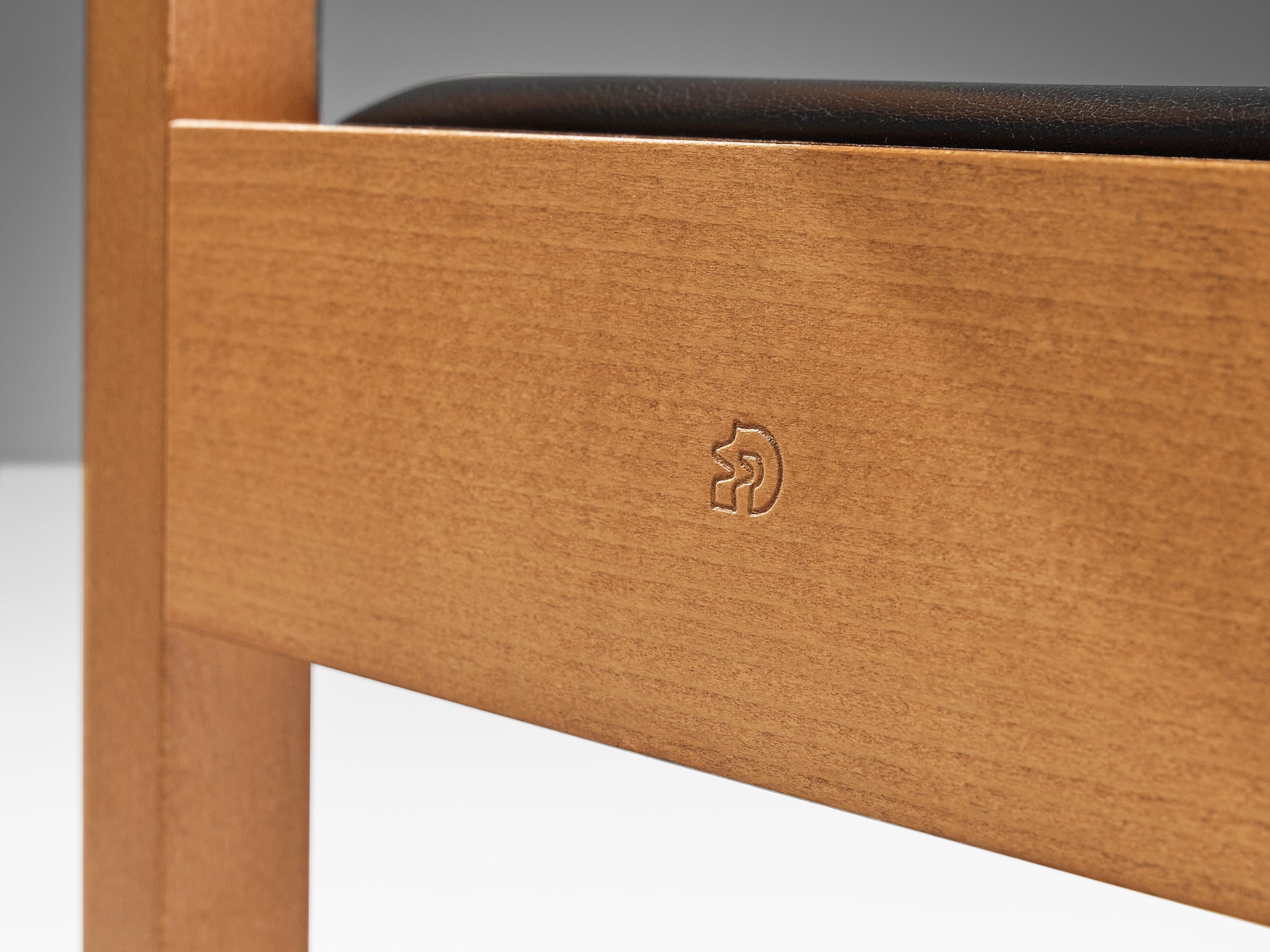 Oswald Mathias Ungers for Draenert Pair of 'Leonardo' Dining Chairs Leather seating Morentz