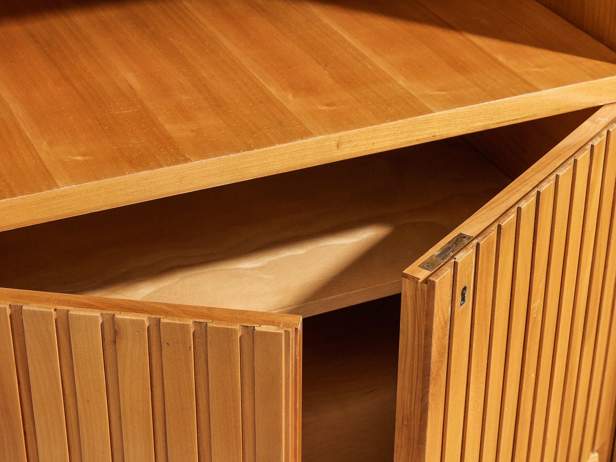 La Permanente Mobili Cantù Highboard in Maple Case pieces and storage cabinets Morentz
