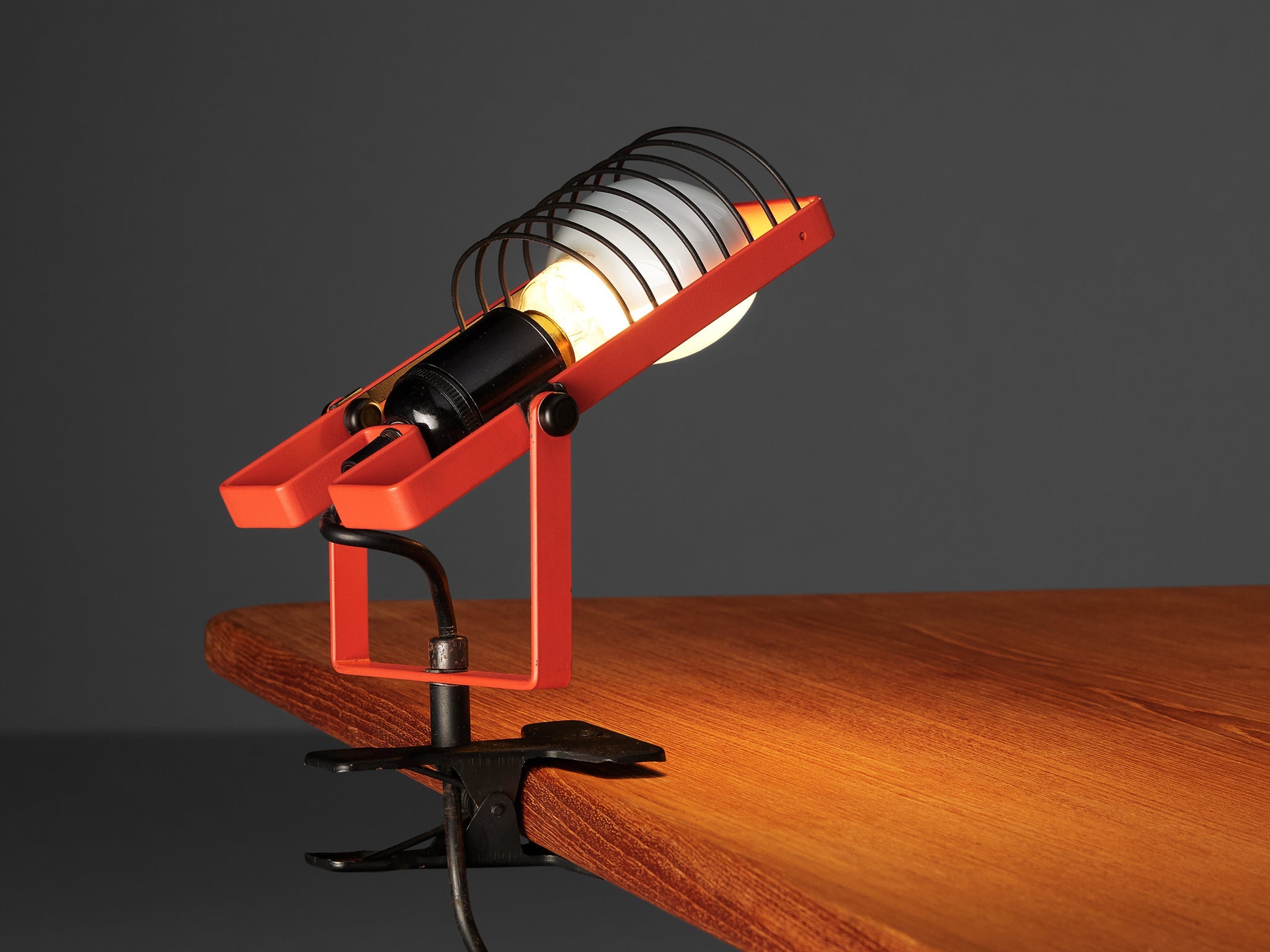 Ernesto Gismondi for Artemide First Edition 'Sintesi' Red Clamp Light lighting Morentz