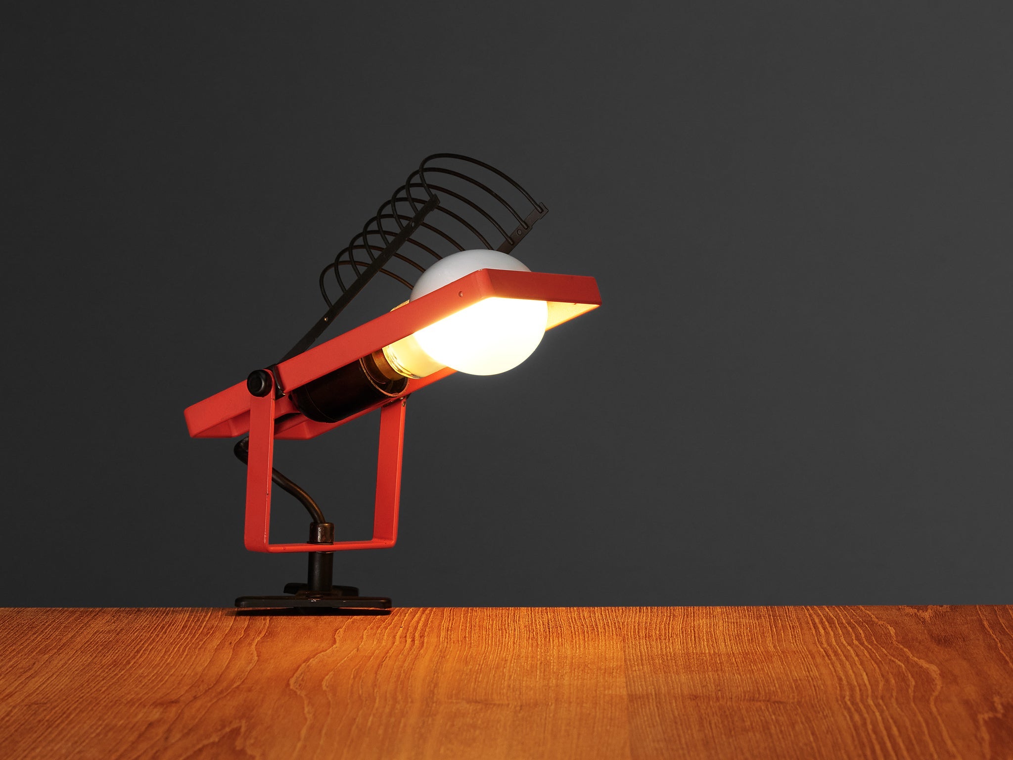 Ernesto Gismondi for Artemide First Edition 'Sintesi' Red Clamp Light lighting Morentz