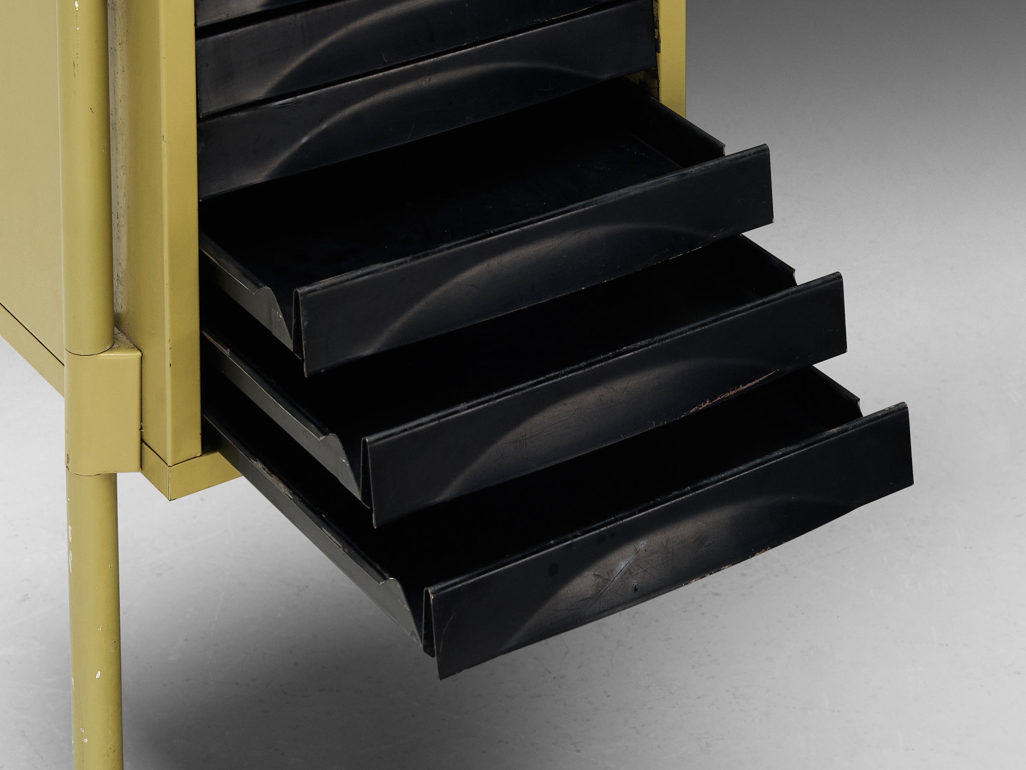 Studio BBPR for Olivetti Small 'Spazio' Desk with Drawers Tables Morentz