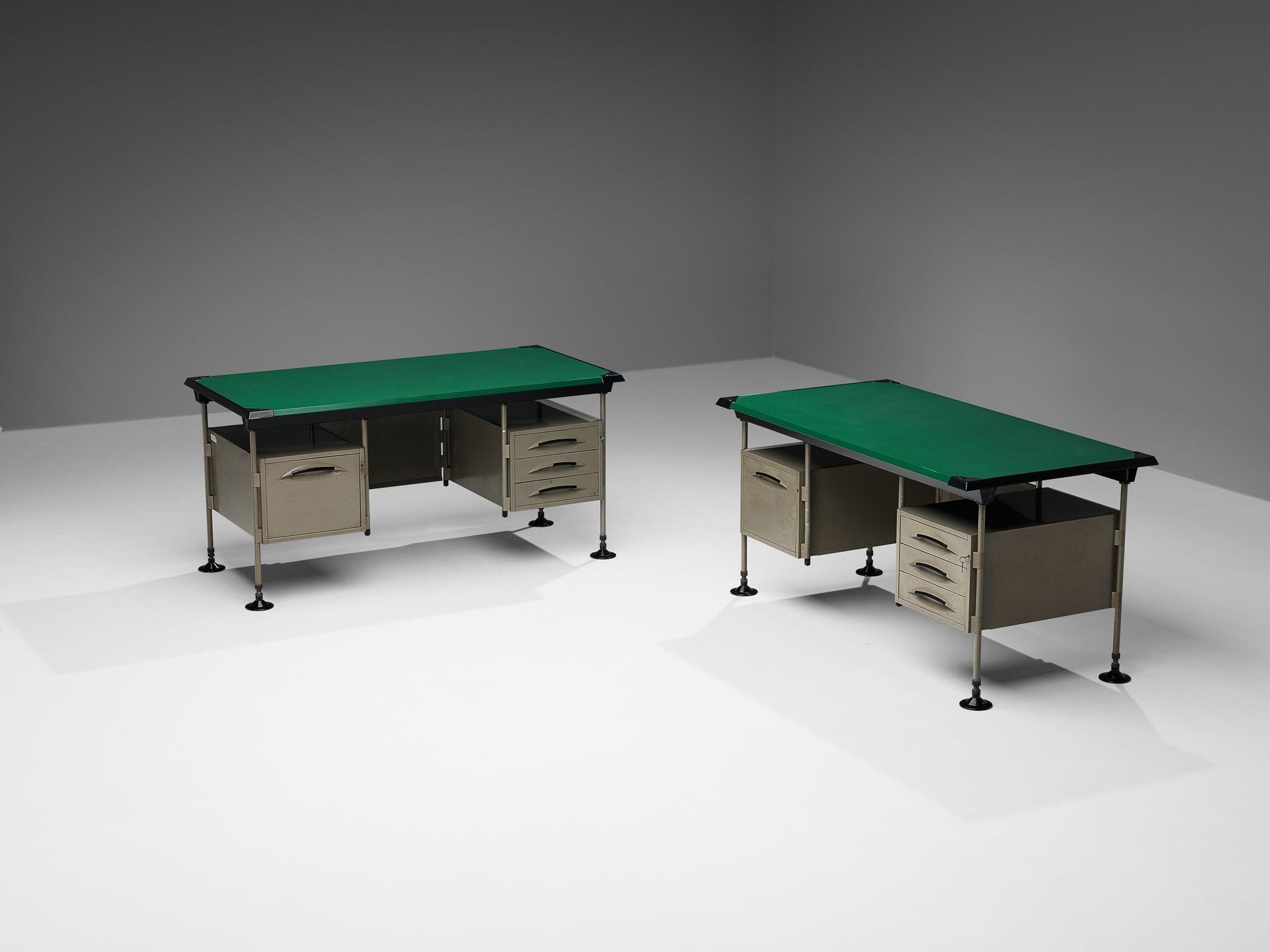 Studio BBPR for Olivetti 'Spazio' Desks in Grey Coated Steel tables Morentz