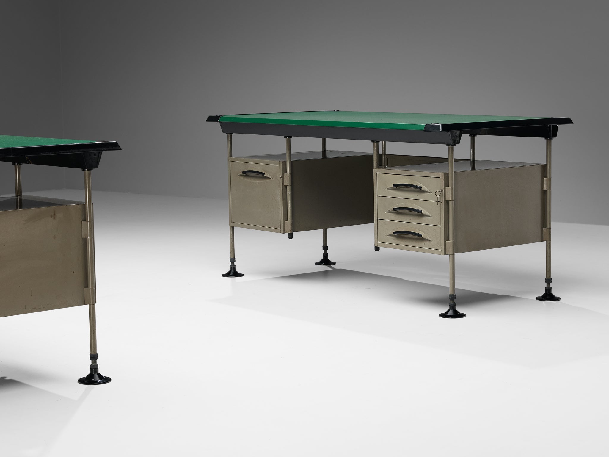 Studio BBPR for Olivetti 'Spazio' Desks in Grey Coated Steel tables Morentz