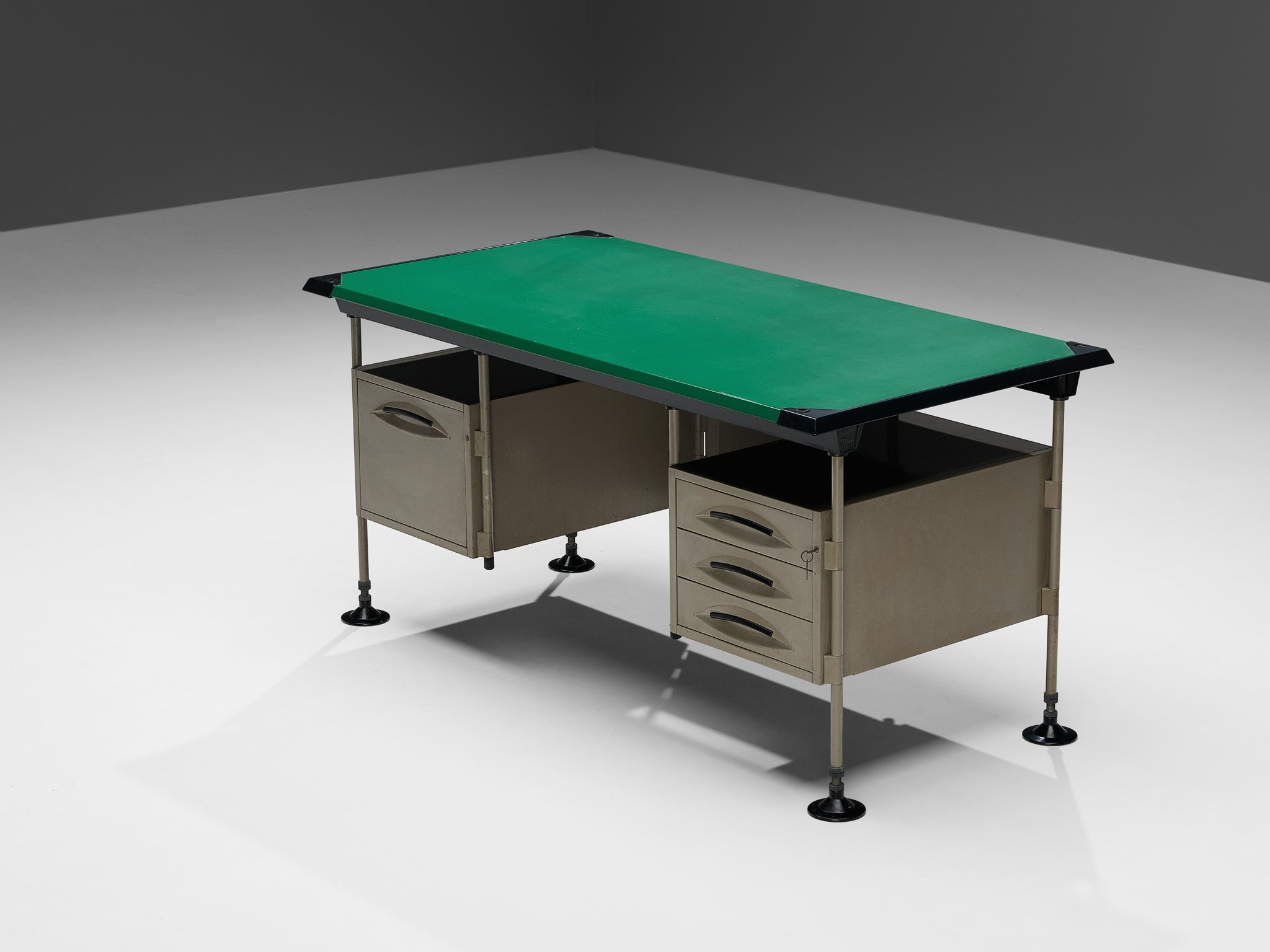 Studio BBPR for Olivetti 'Spazio' Desks in Grey Coated Steel tables Morentz