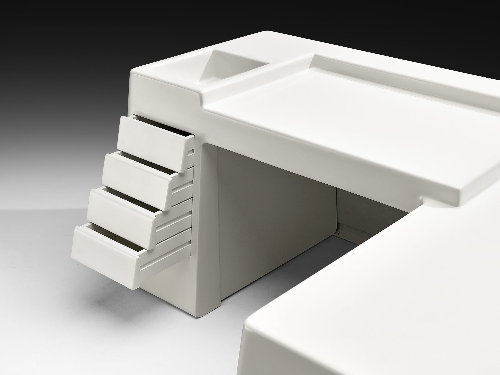Vittorio Introini for Saporiti Rare Sculptural Desk in White Fiberglass Tables Morentz