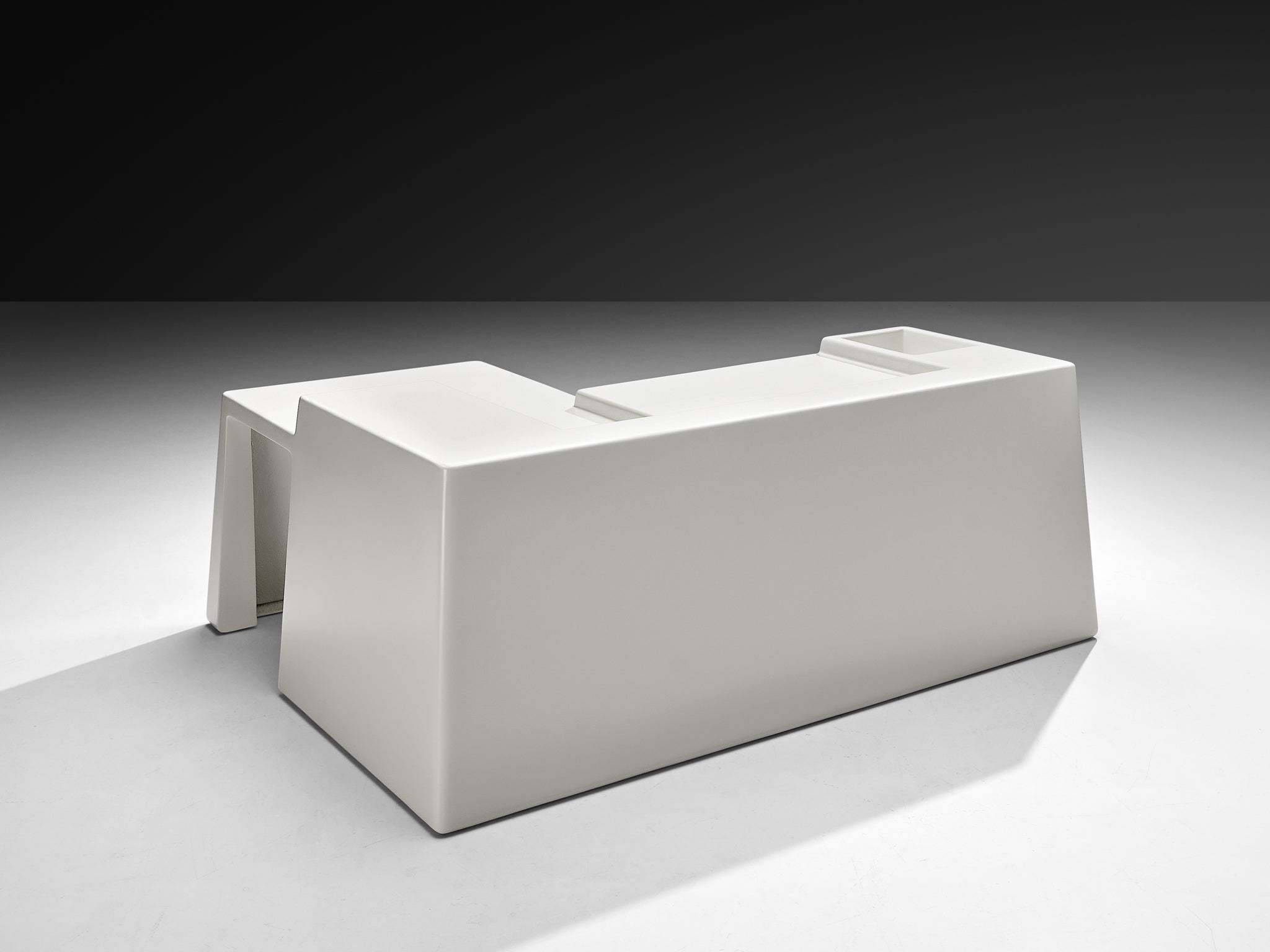 Vittorio Introini for Saporiti Rare Sculptural Desk in White Fiberglass Tables Morentz