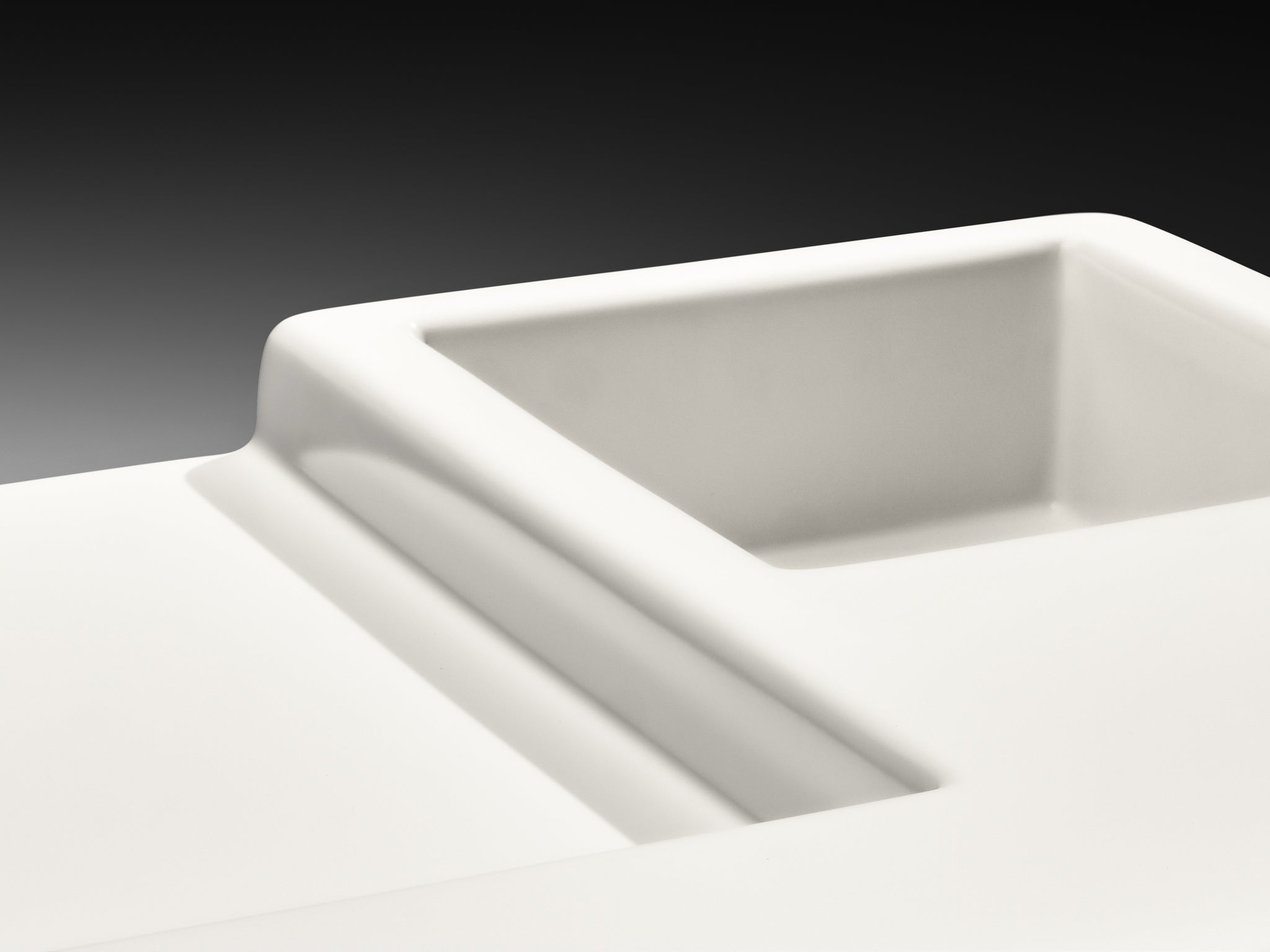 Vittorio Introini for Saporiti Rare Sculptural Desk in White Fiberglass Tables Morentz