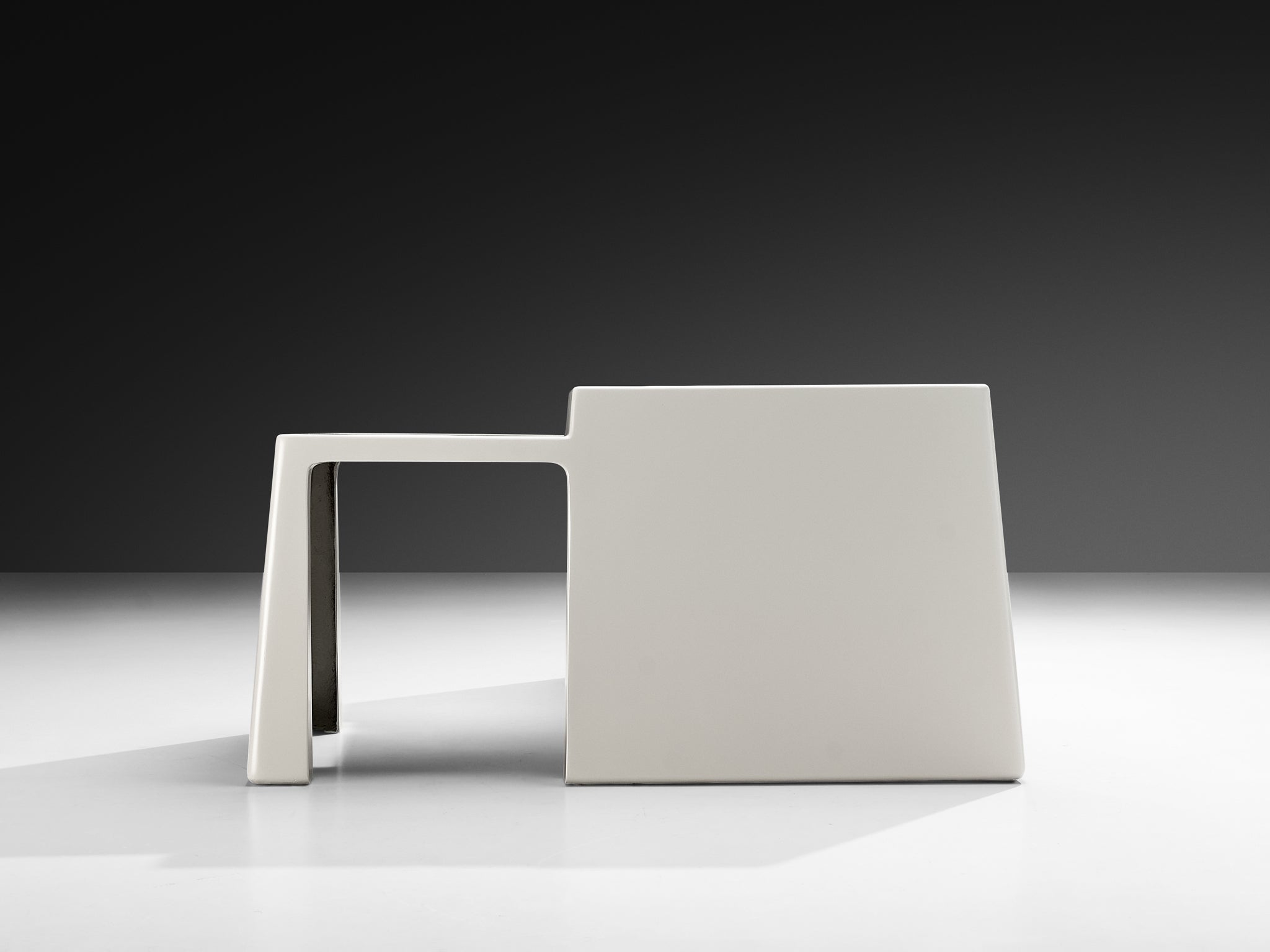 Vittorio Introini for Saporiti Rare Sculptural Desk in White Fiberglass Tables Morentz