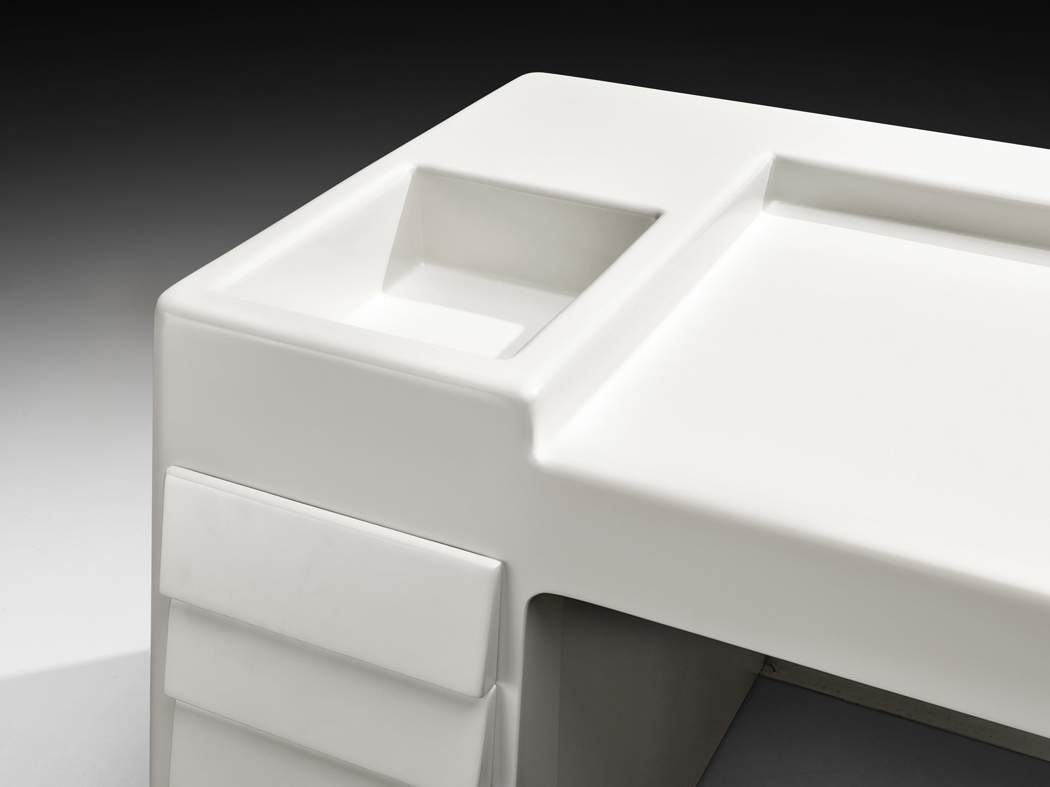 Vittorio Introini for Saporiti Rare Sculptural Desk in White Fiberglass Tables Morentz