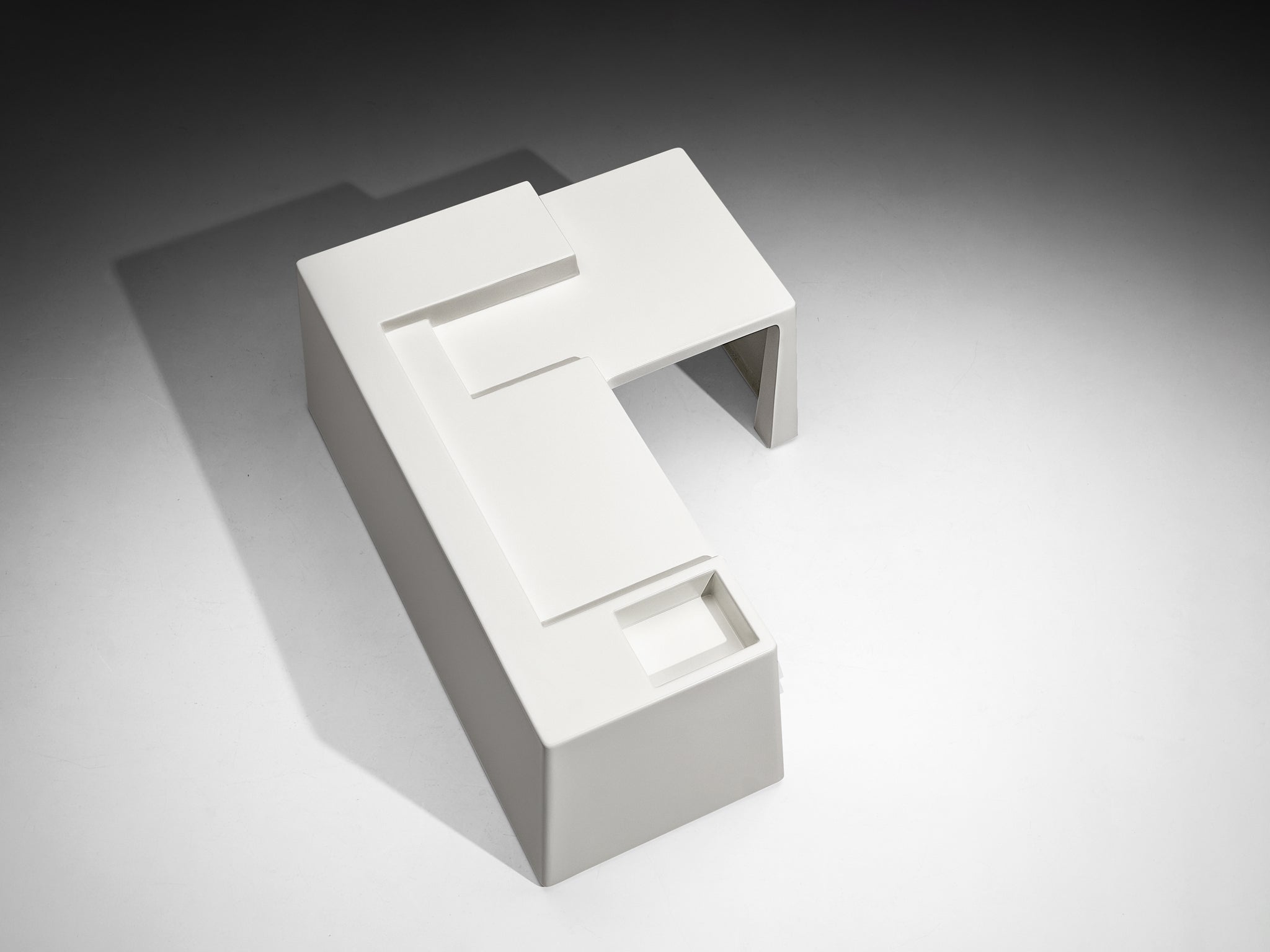 Vittorio Introini for Saporiti Rare Sculptural Desk in White Fiberglass Tables Morentz