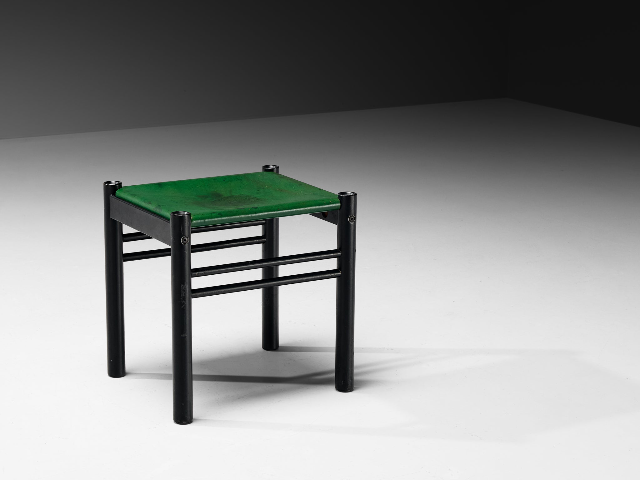 Ibisco Italian Pair of Stools in Green Saddle Leather and Black Lacquered Wood Seating Morentz
