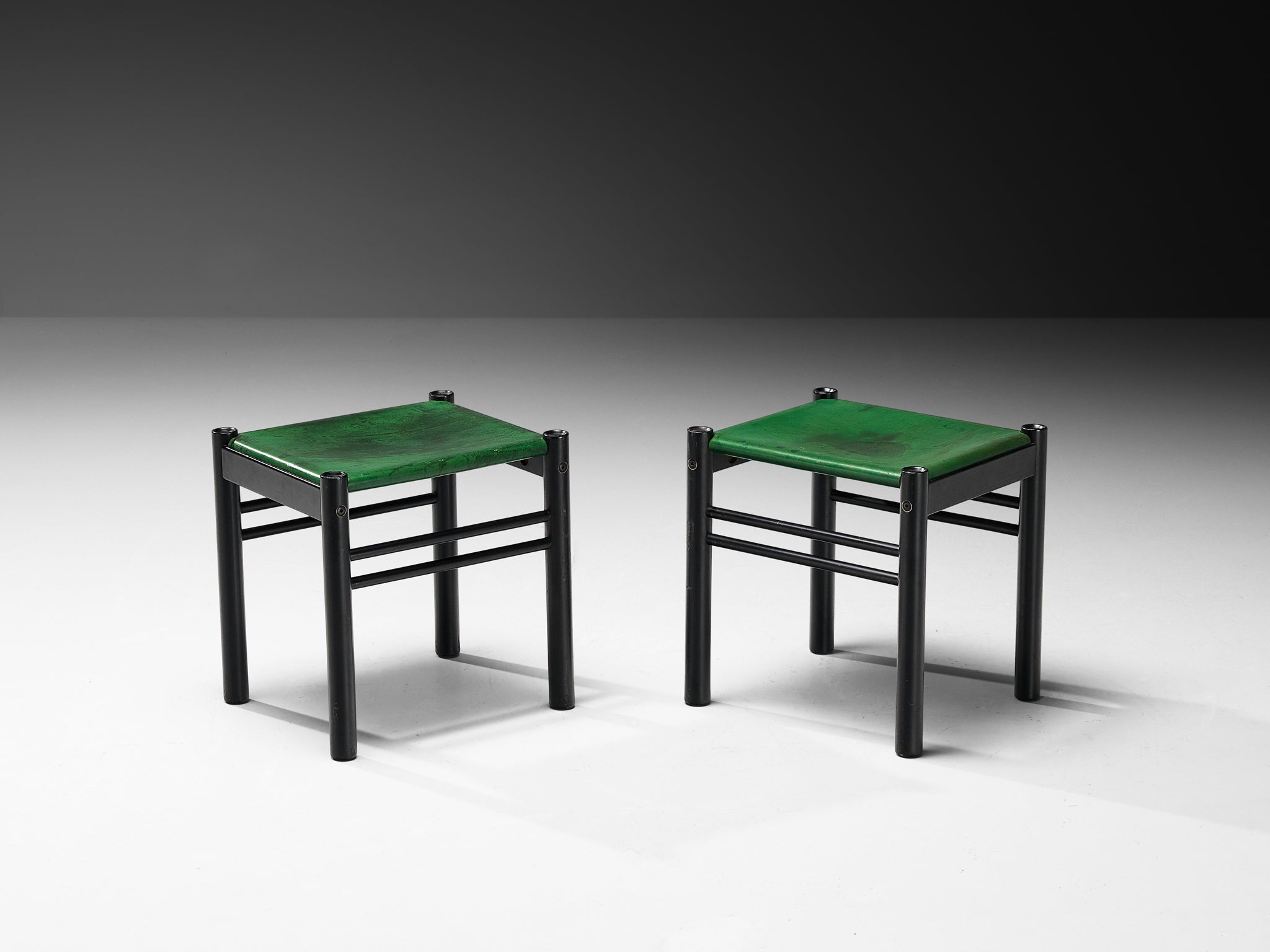 Ibisco Italian Pair of Stools in Green Saddle Leather and Black Lacquered Wood Seating Morentz