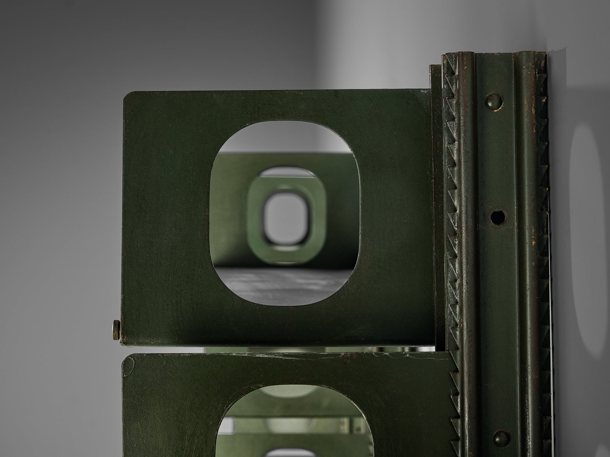 Lips Vago 'Triennale' Bookcases or Shelving System in Dark Green Lacquered Steel Case pieces and storage cabinets Morentz