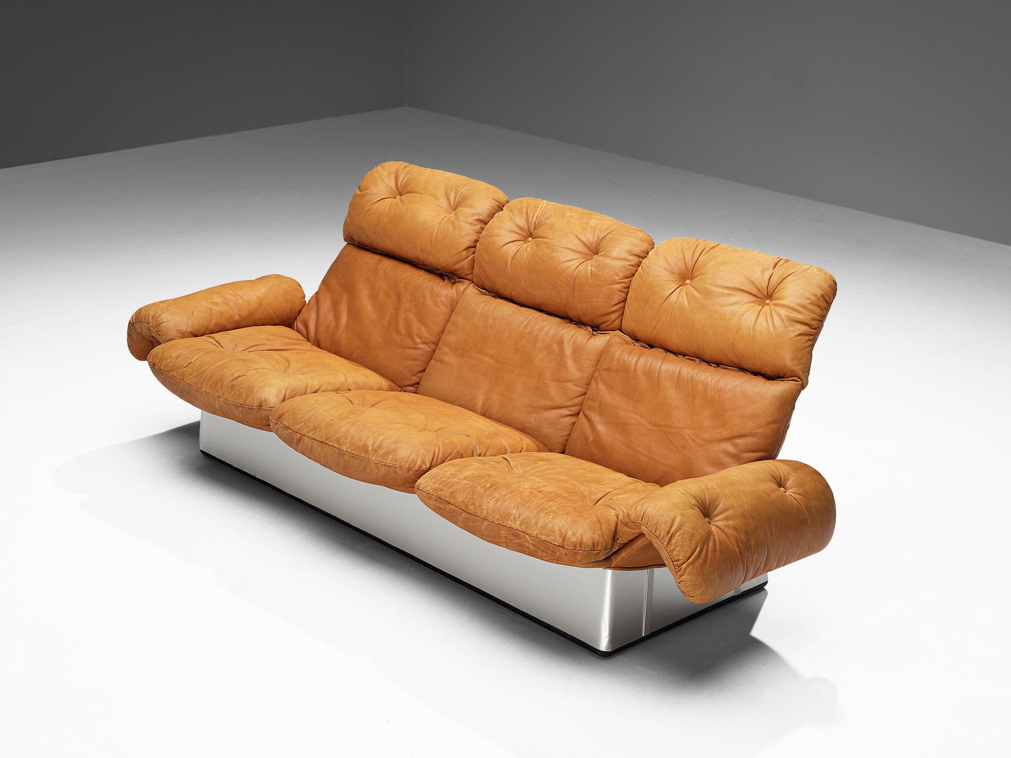 Italian Sofa in Cognac Leather and Aluminum seating Morentz