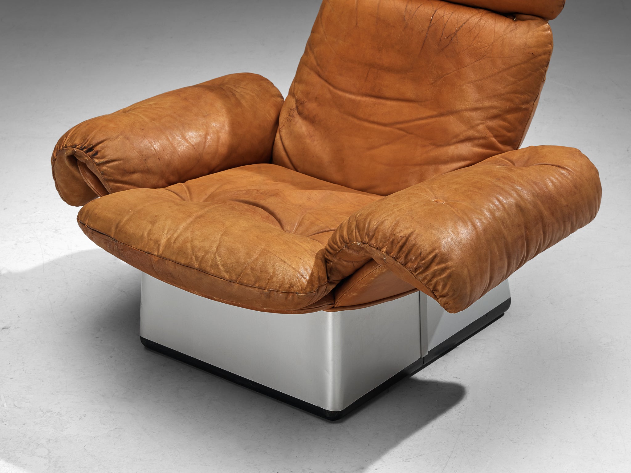Italian Lounge Chair in Cognac Leather seating Morentz
