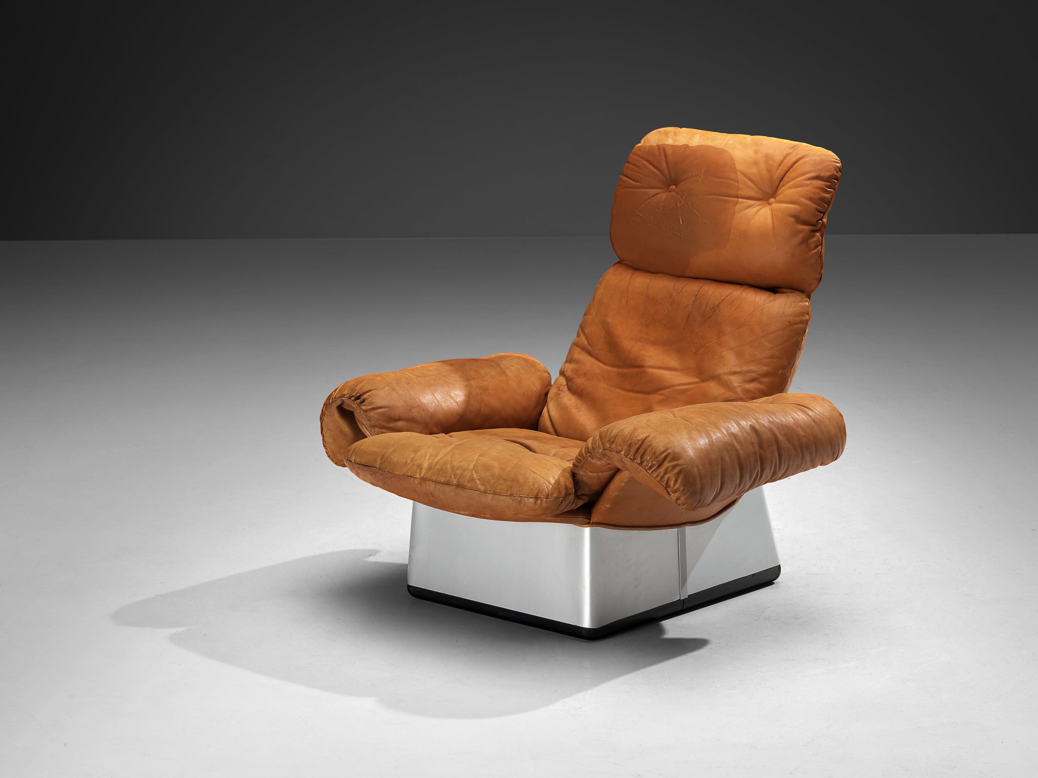 Italian Lounge Chair in Cognac Leather seating Morentz