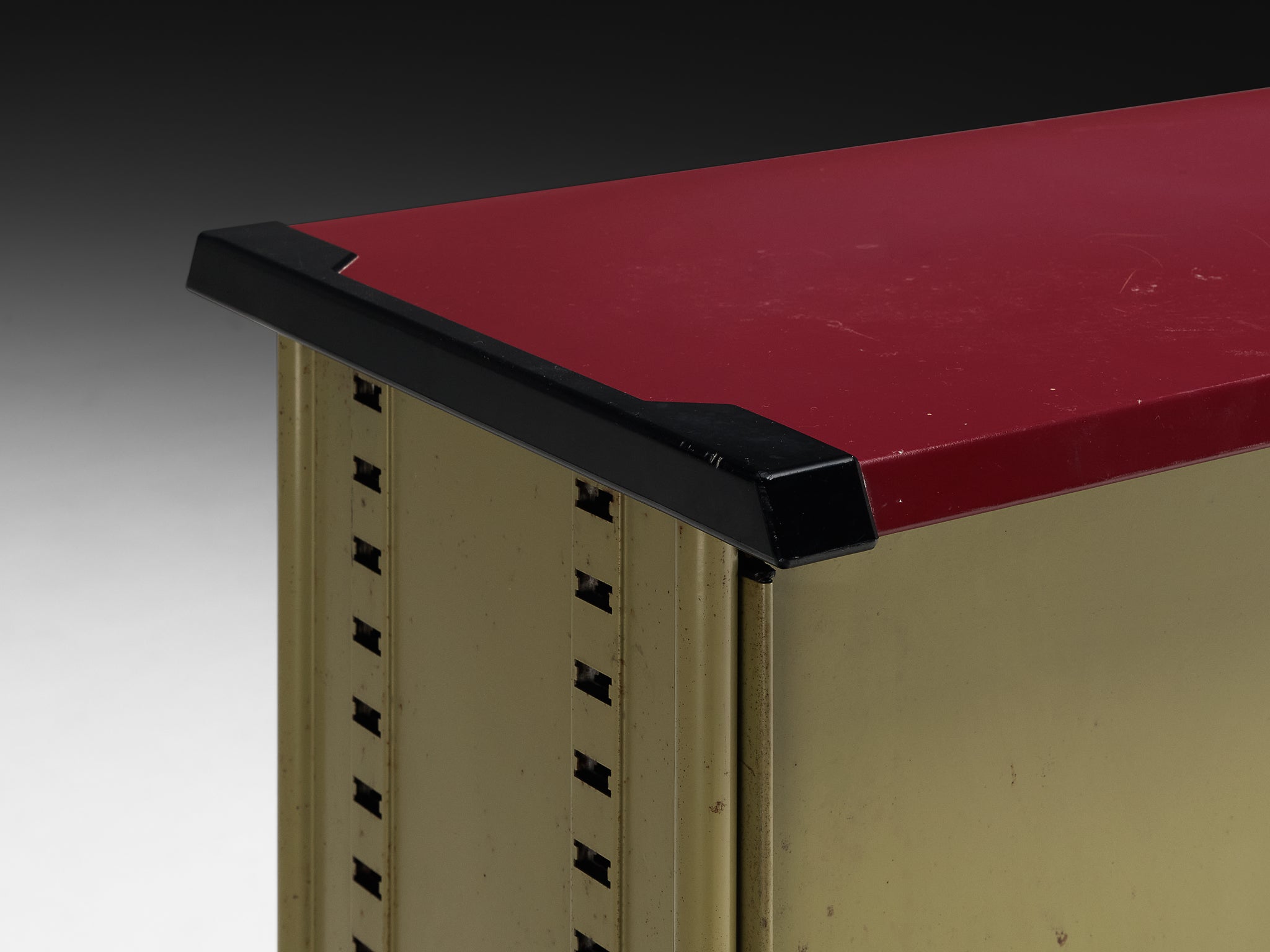 Studio BBPR for Olivetti ‘Spazio’ Sideboard in Green Coated Steel with Red Top Case pieces and storage cabinets Morentz