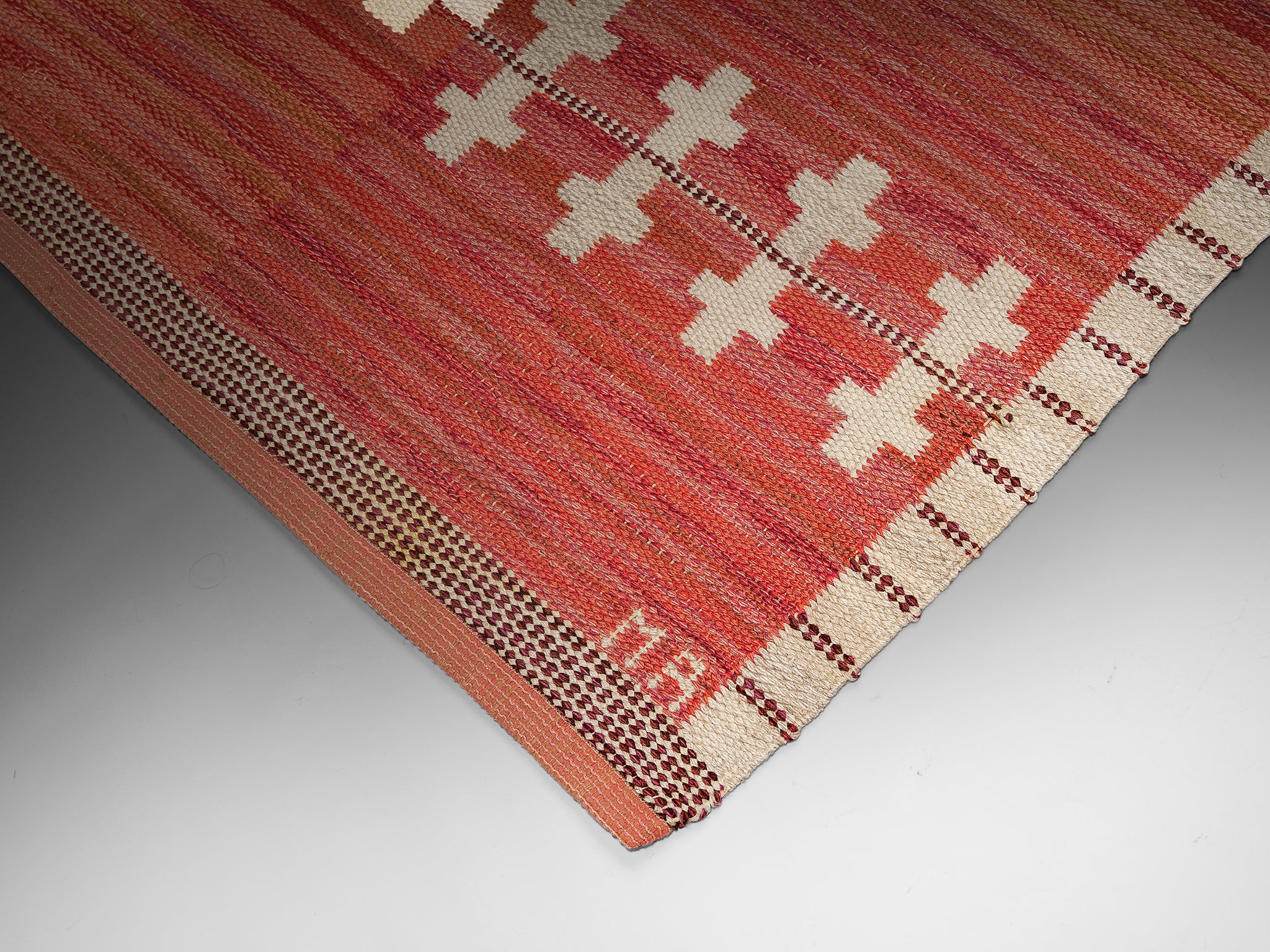 Marianne Richter for Märta Måås-Fjetterström 'Fläder Röd' Carpet in Wool Rugs and Carpets Morentz