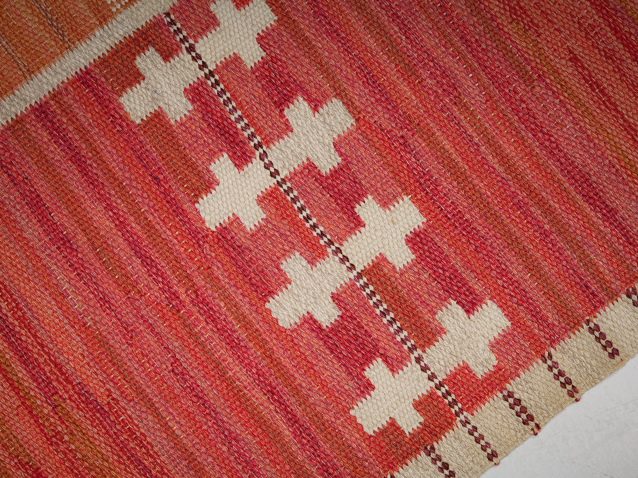 Marianne Richter for Märta Måås-Fjetterström 'Fläder Röd' Carpet in Wool Rugs and Carpets Morentz