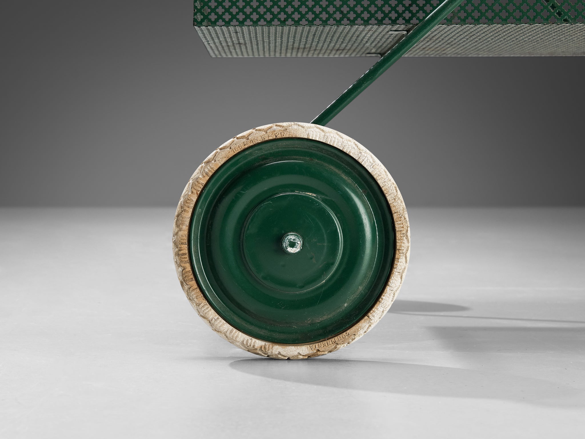 Svenskt Tenn Serving Trolley in Green Lacquered Metal Tables Morentz