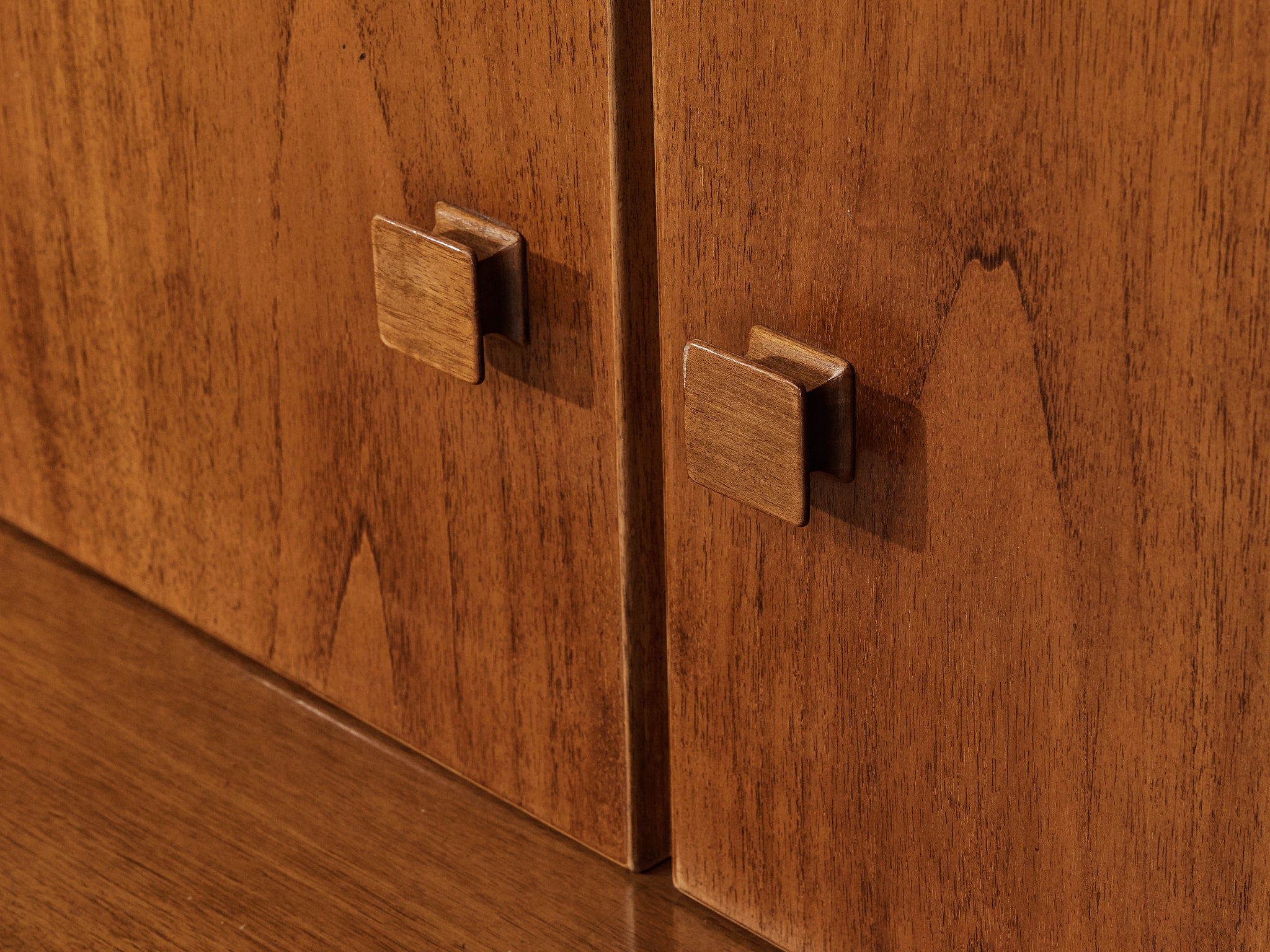 Ilmari Tapiovaara for La Permanente Mobili Cantù Bookcases in Walnut Case pieces and storage cabinets Morentz