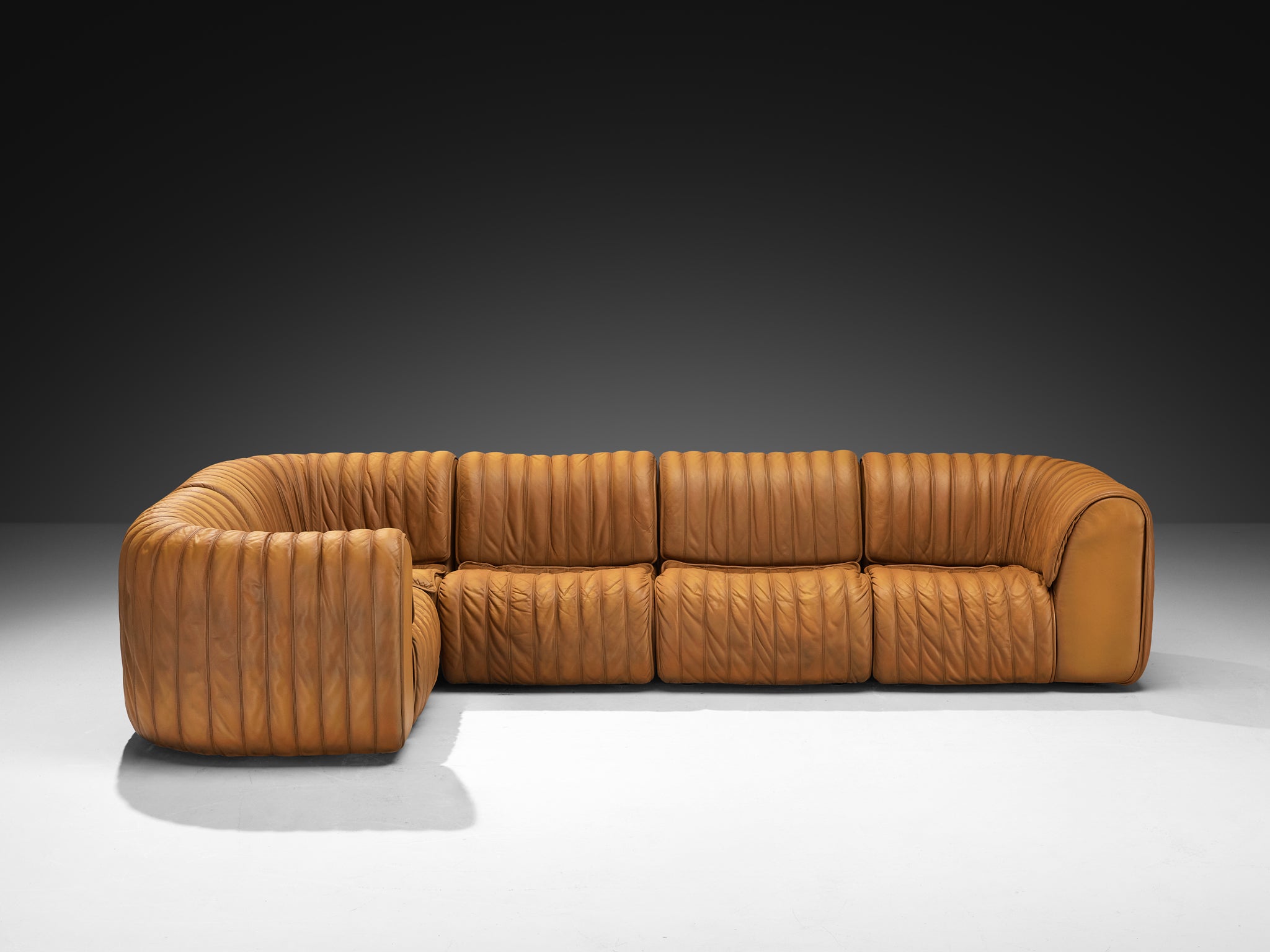 De Sede ‘DS-22’ Modular Sofa in Caramel Leather Seating Morentz