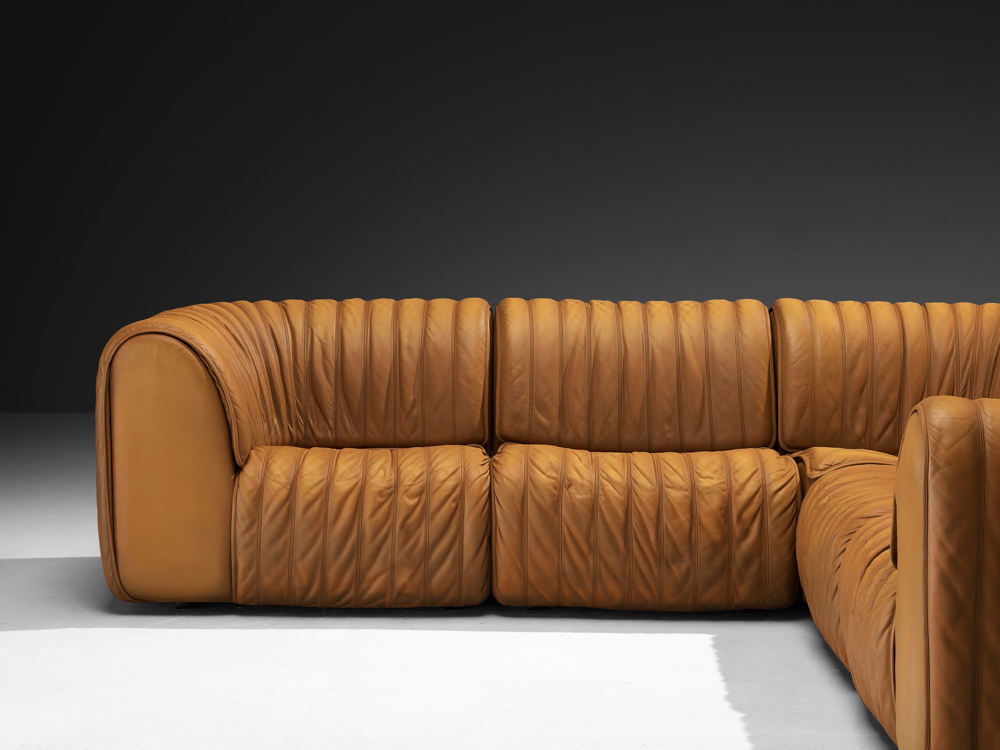 De Sede ‘DS-22’ Modular Sofa in Caramel Leather Seating Morentz