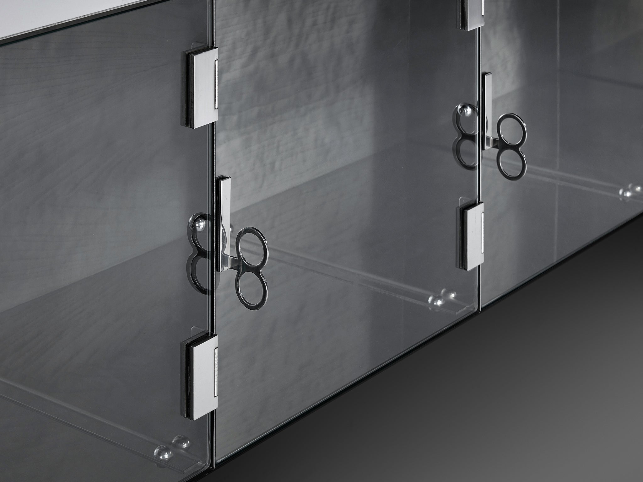 Vittorio Introini for Saporiti Mirrored Sideboard in Polished Aluminum and Glass Case pieces and storage cabinets Morentz