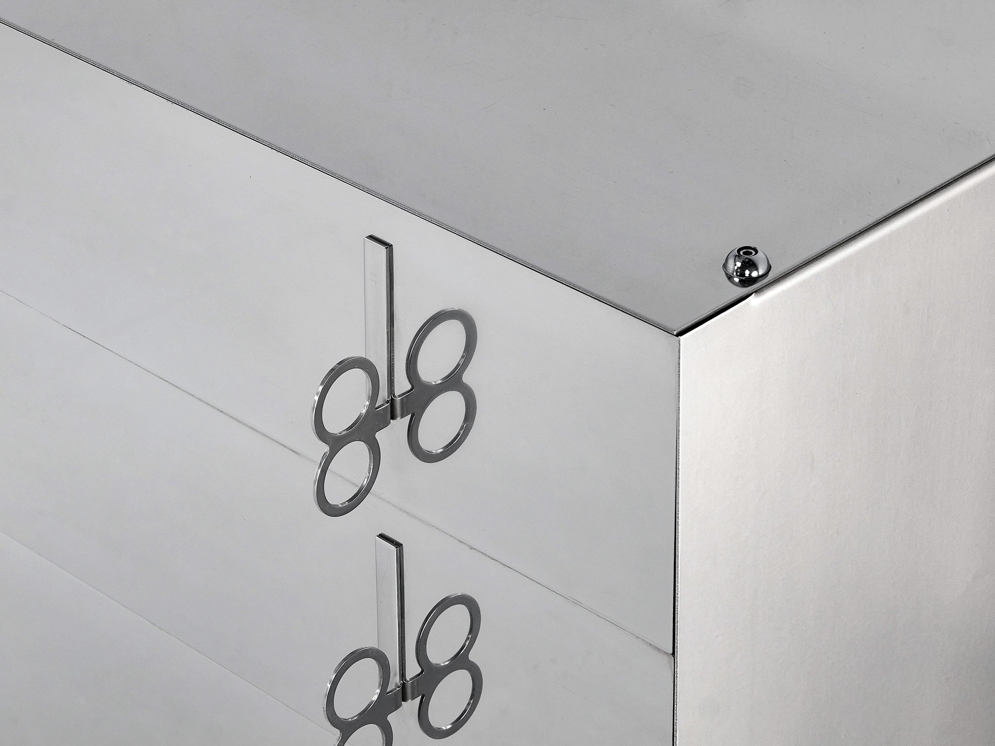 Vittorio Introini for Saporiti Mirrored Sideboard in Polished Aluminum and Glass Case pieces and storage cabinets Morentz