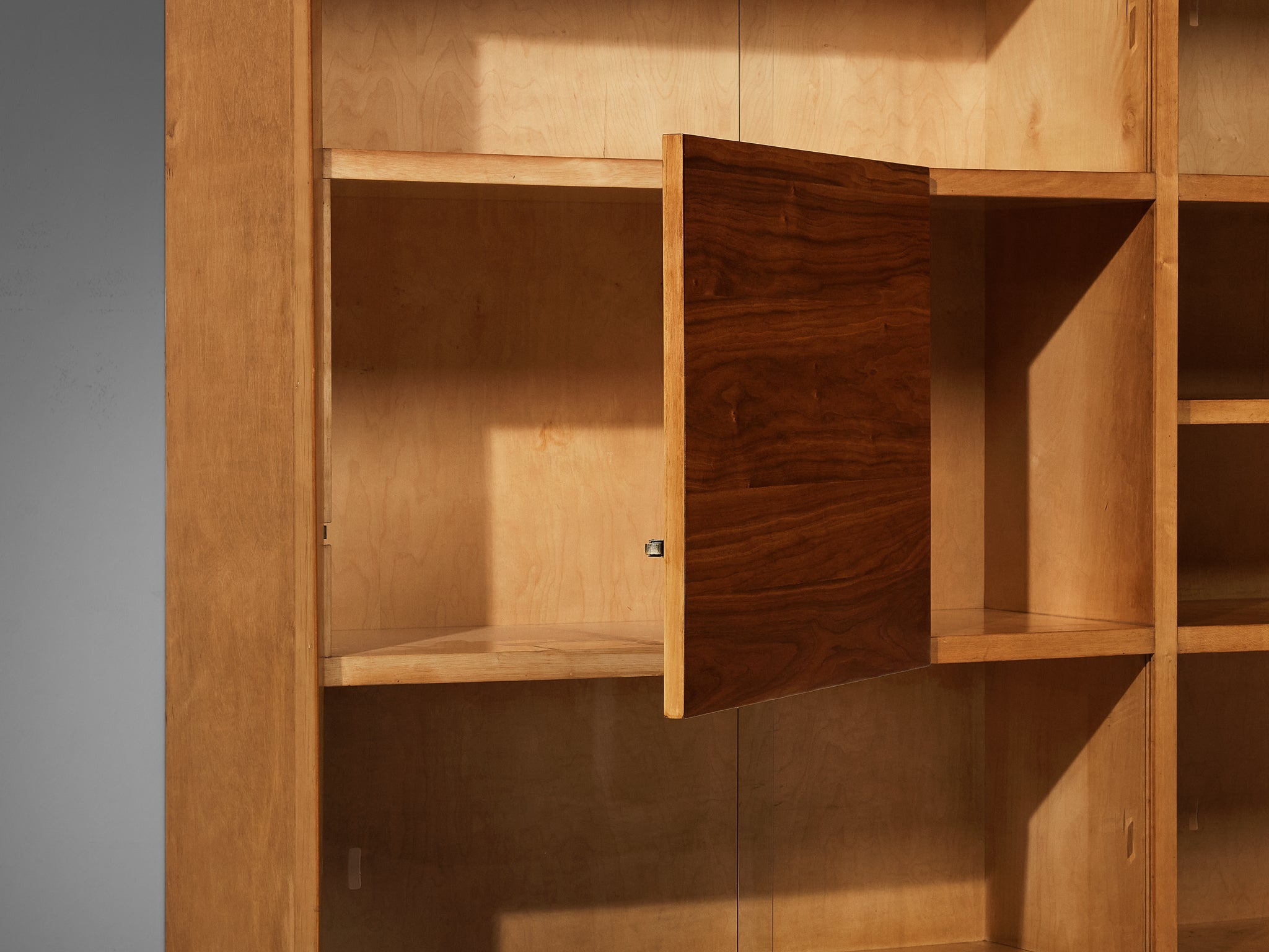 Mid-Century Modern Italian Wall Unit in Maple and Walnut case pieces and storage cabinets Morentz