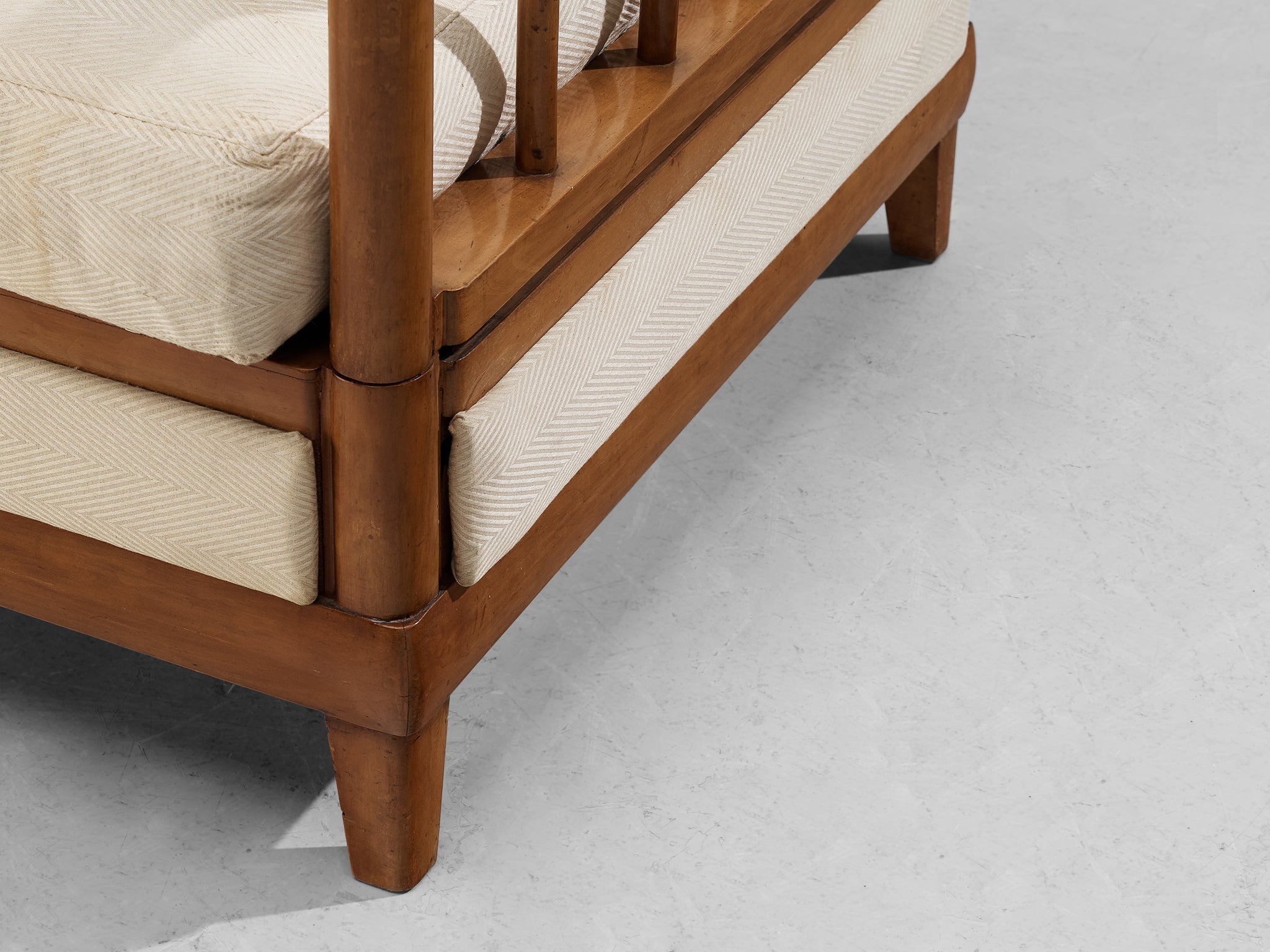 Osvaldo Borsani for Arredamenti Borsani Varedo Daybed in Walnut seating Morentz
