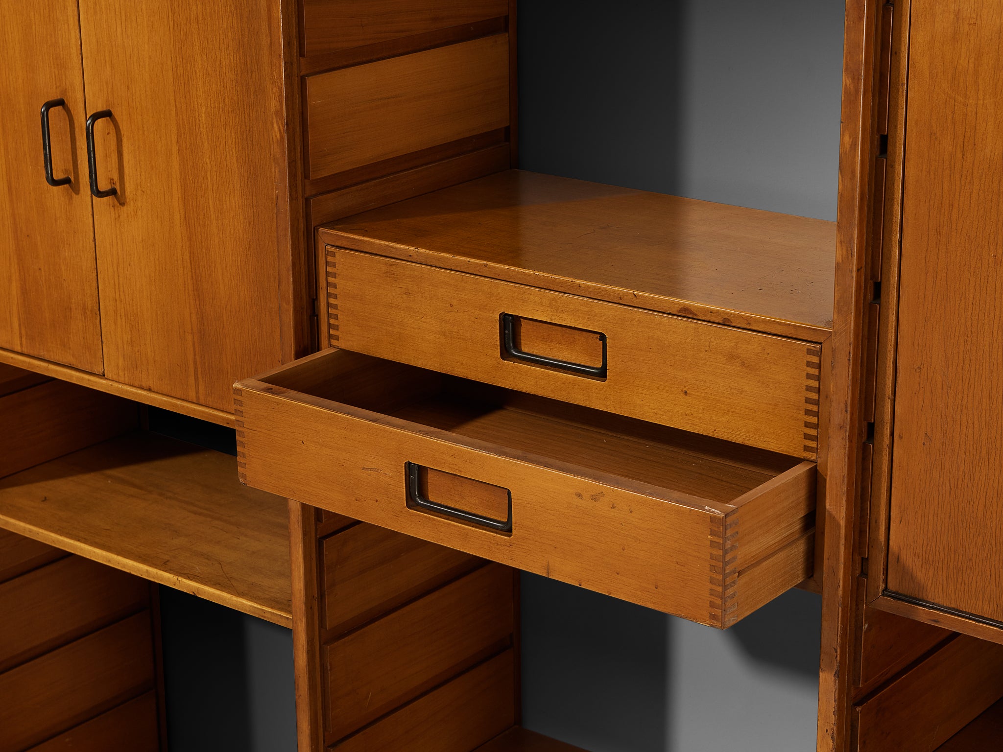 Gianfranco Frattini for Cantieri Carugati Large Library in Cherry Case pieces and storage cabinets Morentz