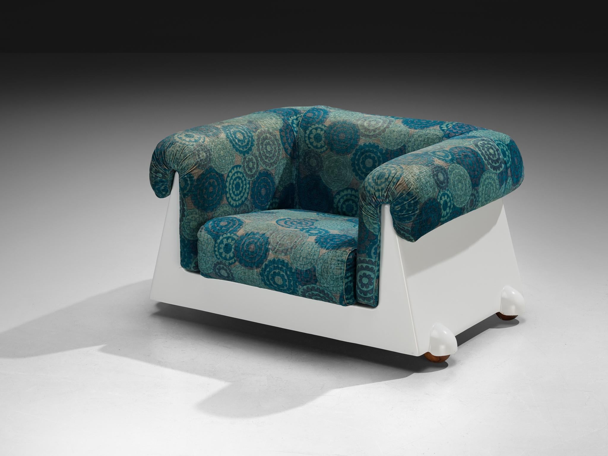 1970s Italian Post-Modern Lounge Chair in White Fiberglass seating Morentz