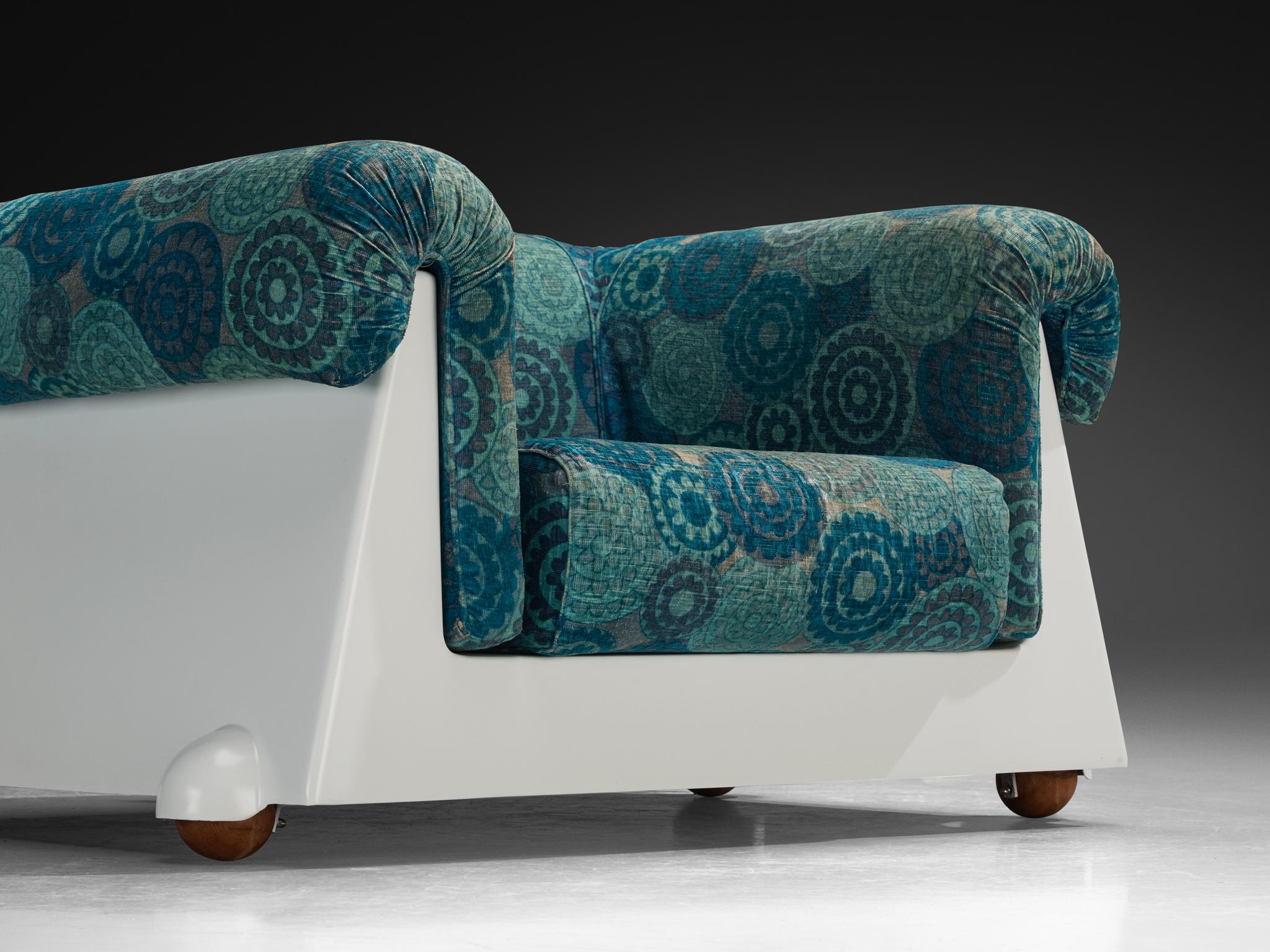 1970s Italian Post-Modern Lounge Chair in White Fiberglass seating Morentz