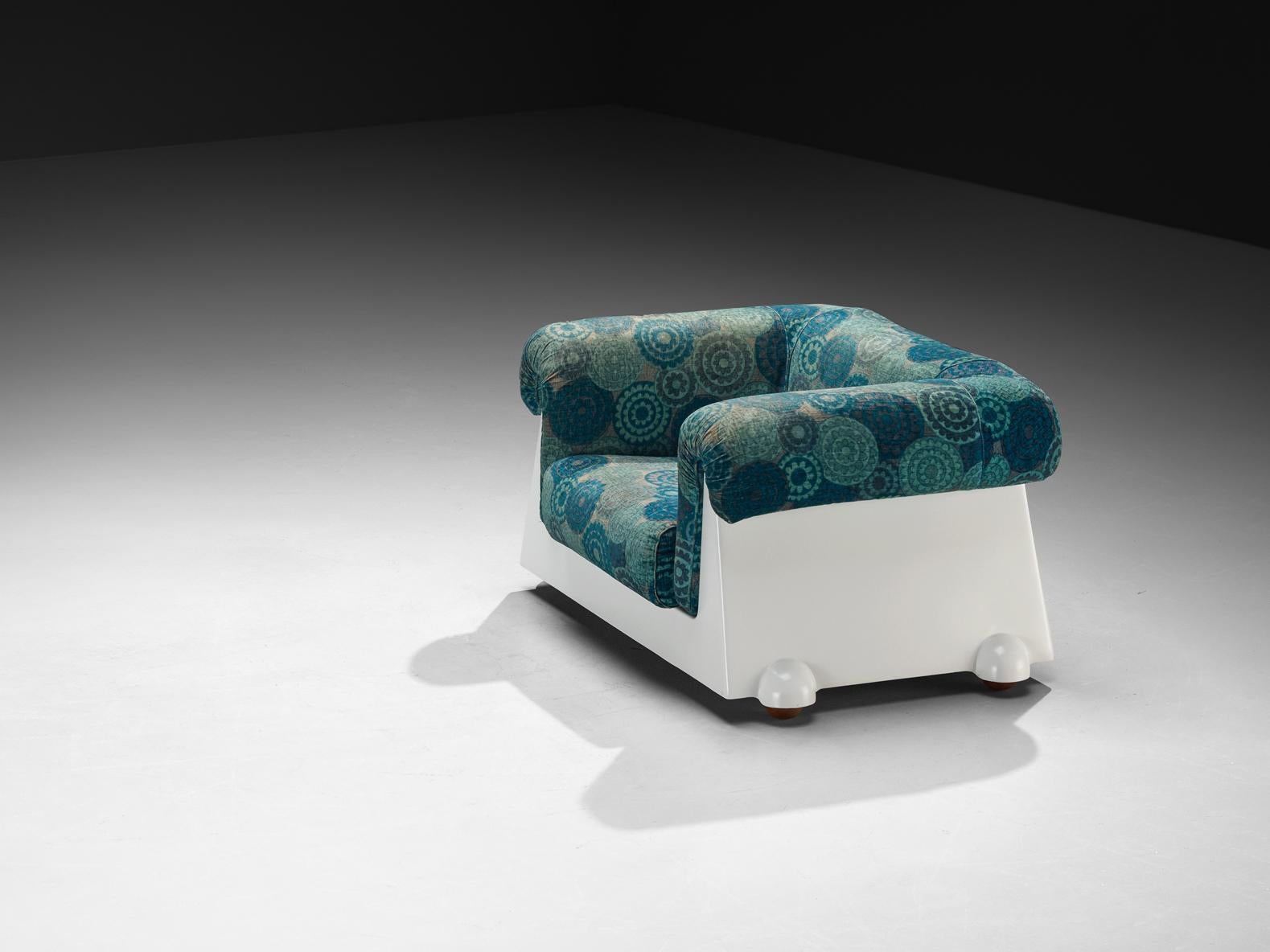 1970s Italian Post-Modern Lounge Chair in White Fiberglass seating Morentz