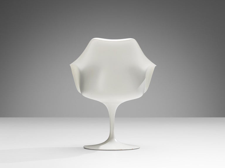 Eero Saarinen 'Tulip' Armchairs and Centro Progetti Tecno Round Table
