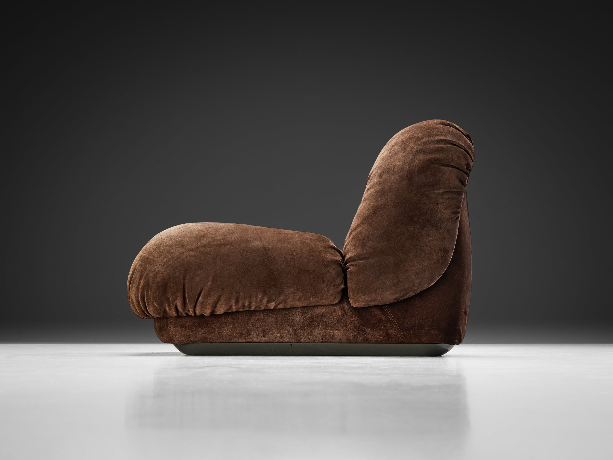 Alberto Rosselli for Saporiti 'Maxijumbo' Lounge Chairs in Brown Suede Seating Morentz