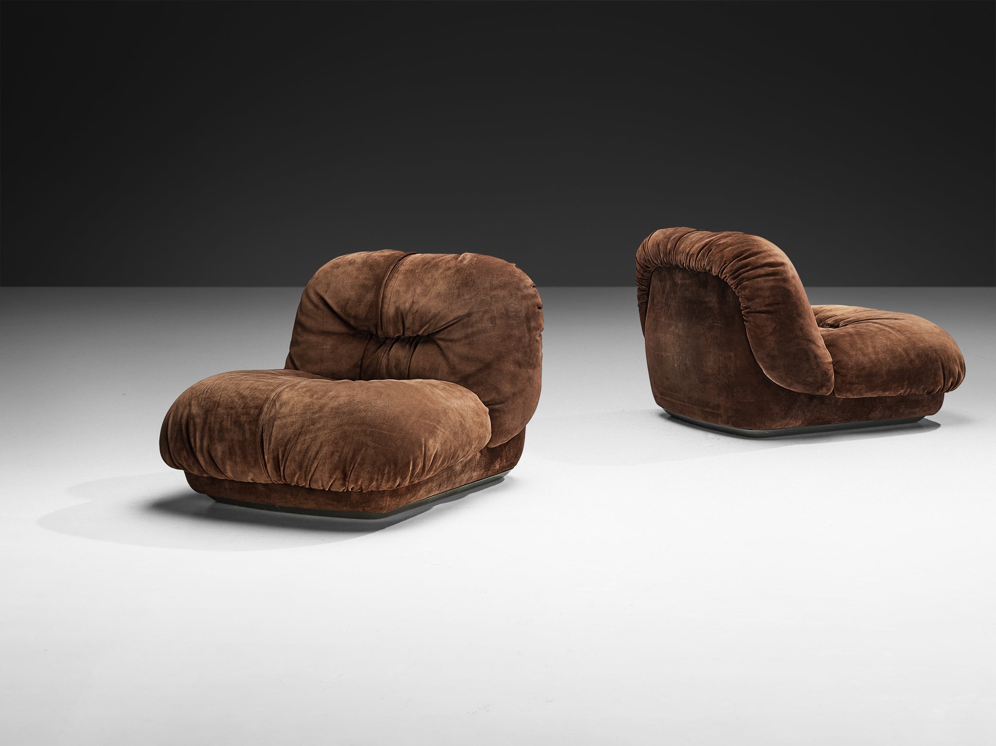 Alberto Rosselli for Saporiti 'Maxijumbo' Lounge Chairs in Brown Suede Seating Morentz
