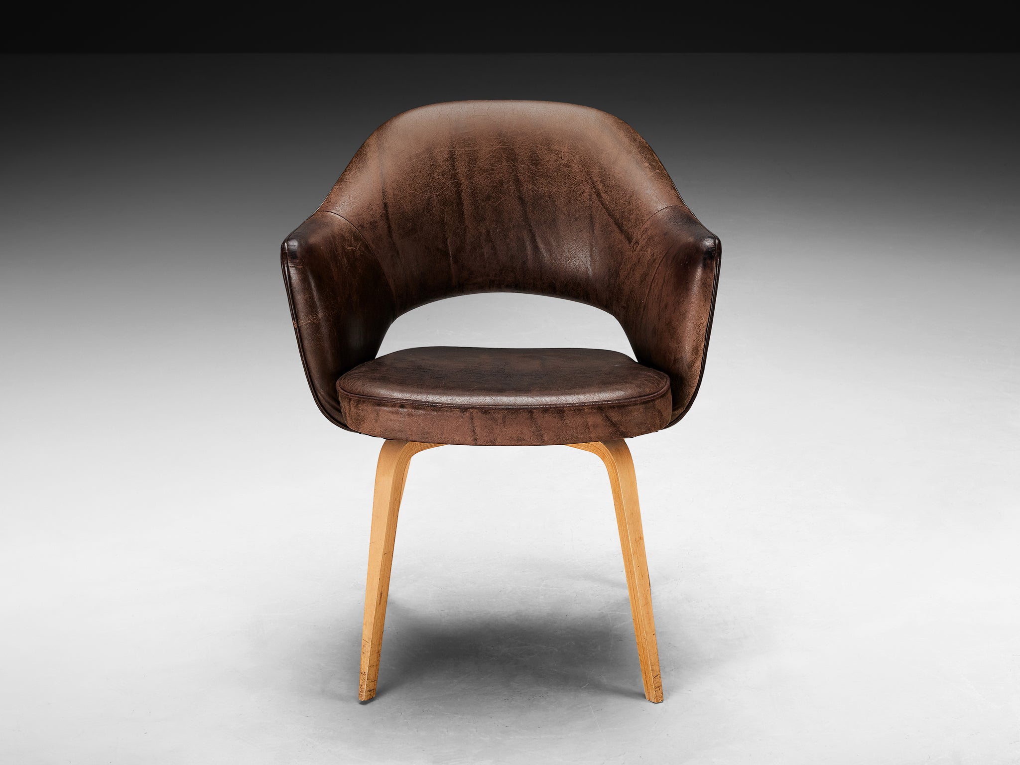 Eero Saarinen for Knoll 'Executive' Armchairs in Leather and Oak Seating Morentz