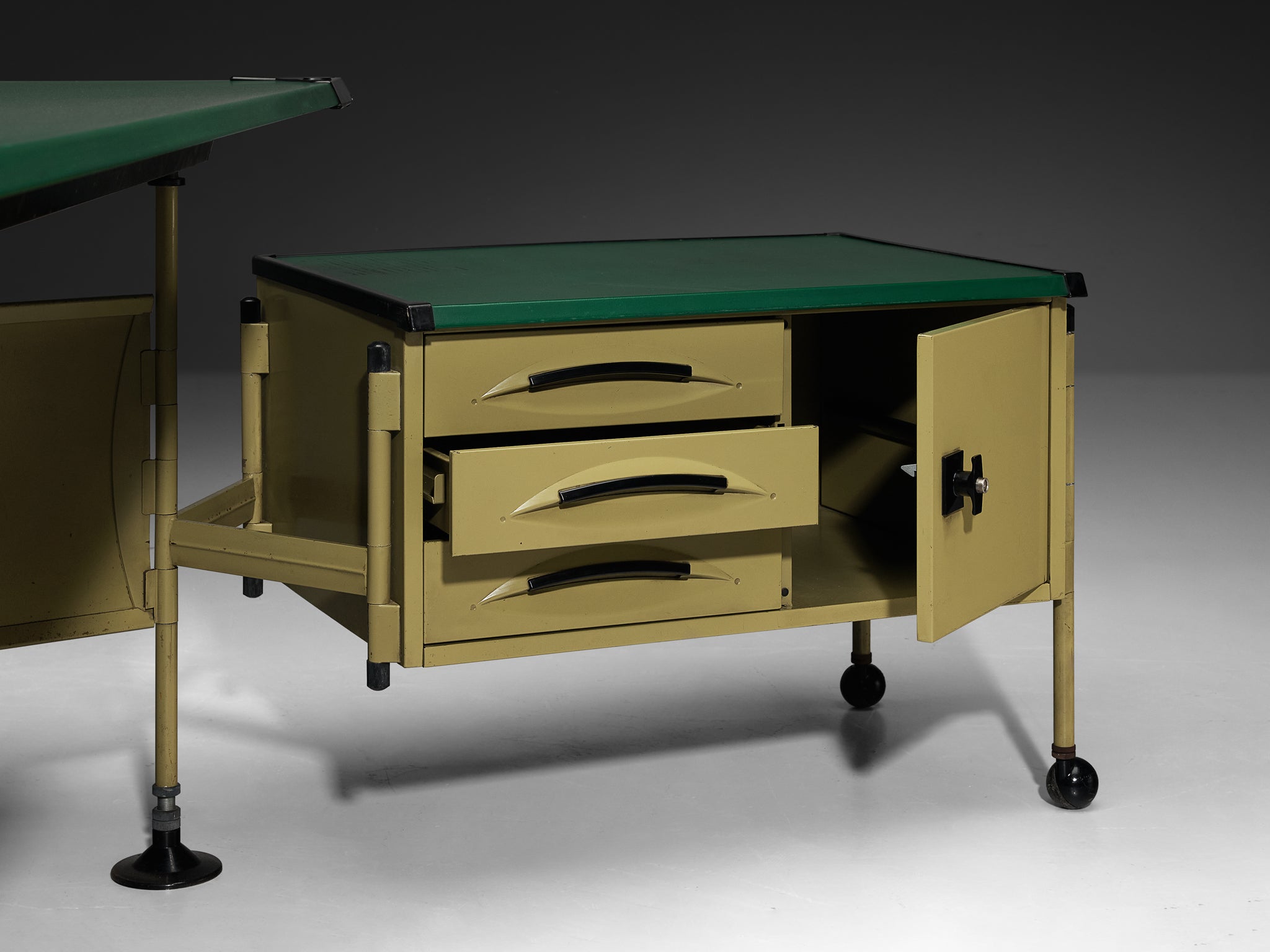 Studio BBPR for Olivetti 'Spazio' Desk with Return Tables Morentz