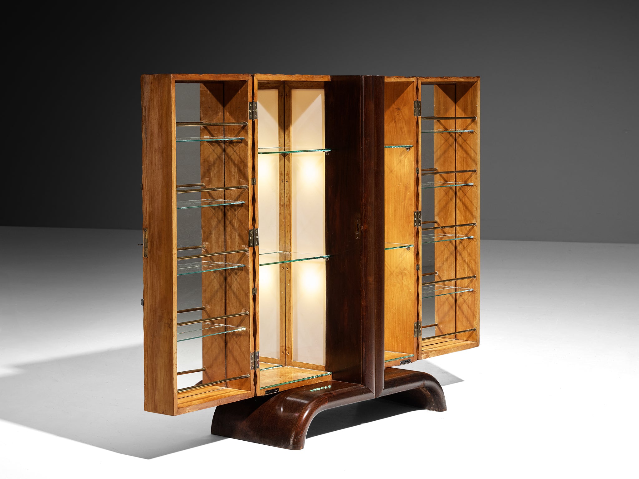 Aldo Tura Illuminated Bar Cabinet in Cherry Brass and Mirrored Glass Case pieces and storage cabinets Morentz