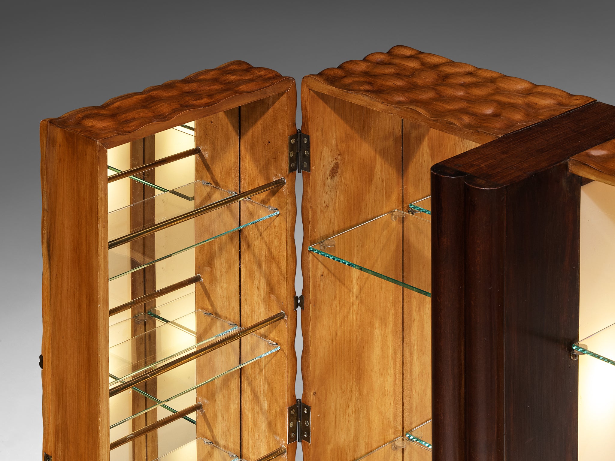 Aldo Tura Illuminated Bar Cabinet in Cherry Brass and Mirrored Glass Case pieces and storage cabinets Morentz