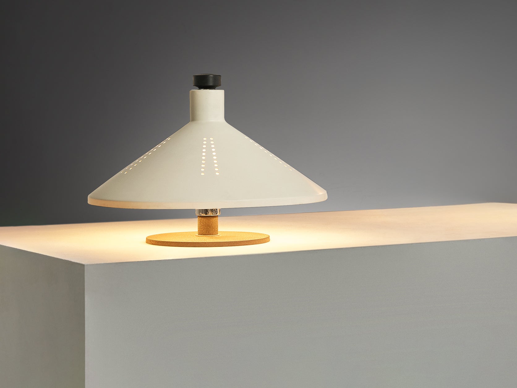 Gino Sarfatti for Arteluce '609' Table Lamp in White Aluminum and Cast Iron Lighting Morentz