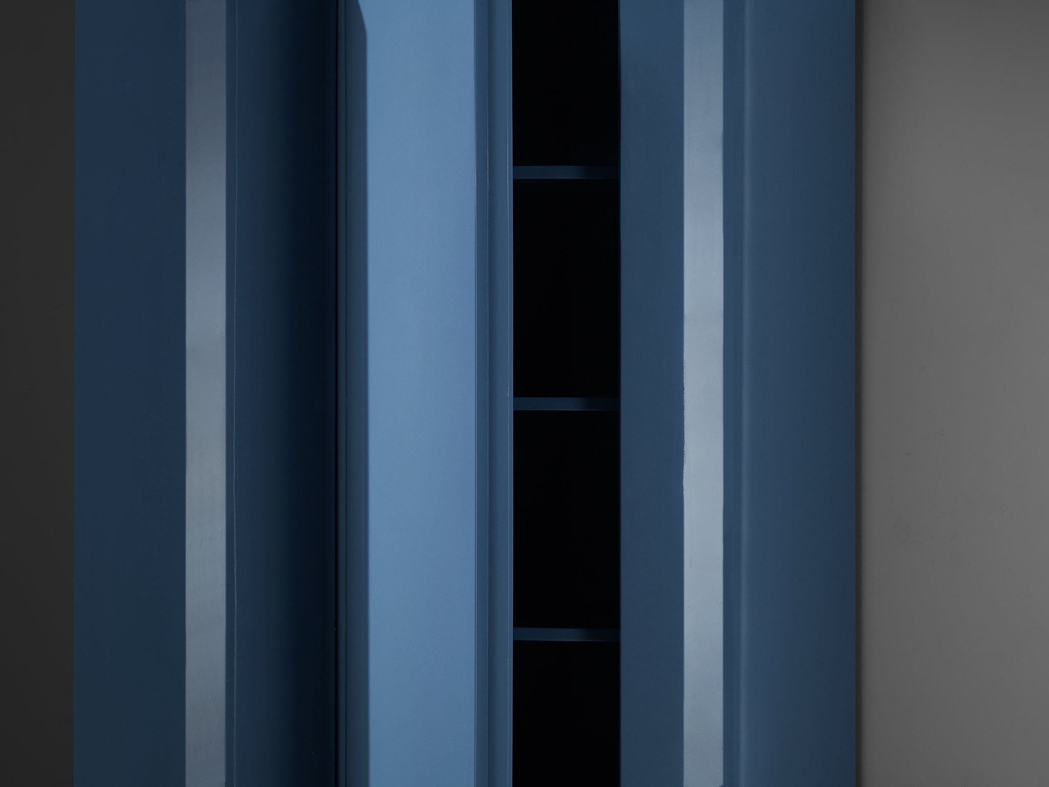 Ambrogio Tresoldi e Alberto Salvati Wardrobe Cabinet Purple Blue Lacquered Wood Case pieces and storage cabinets Morentz