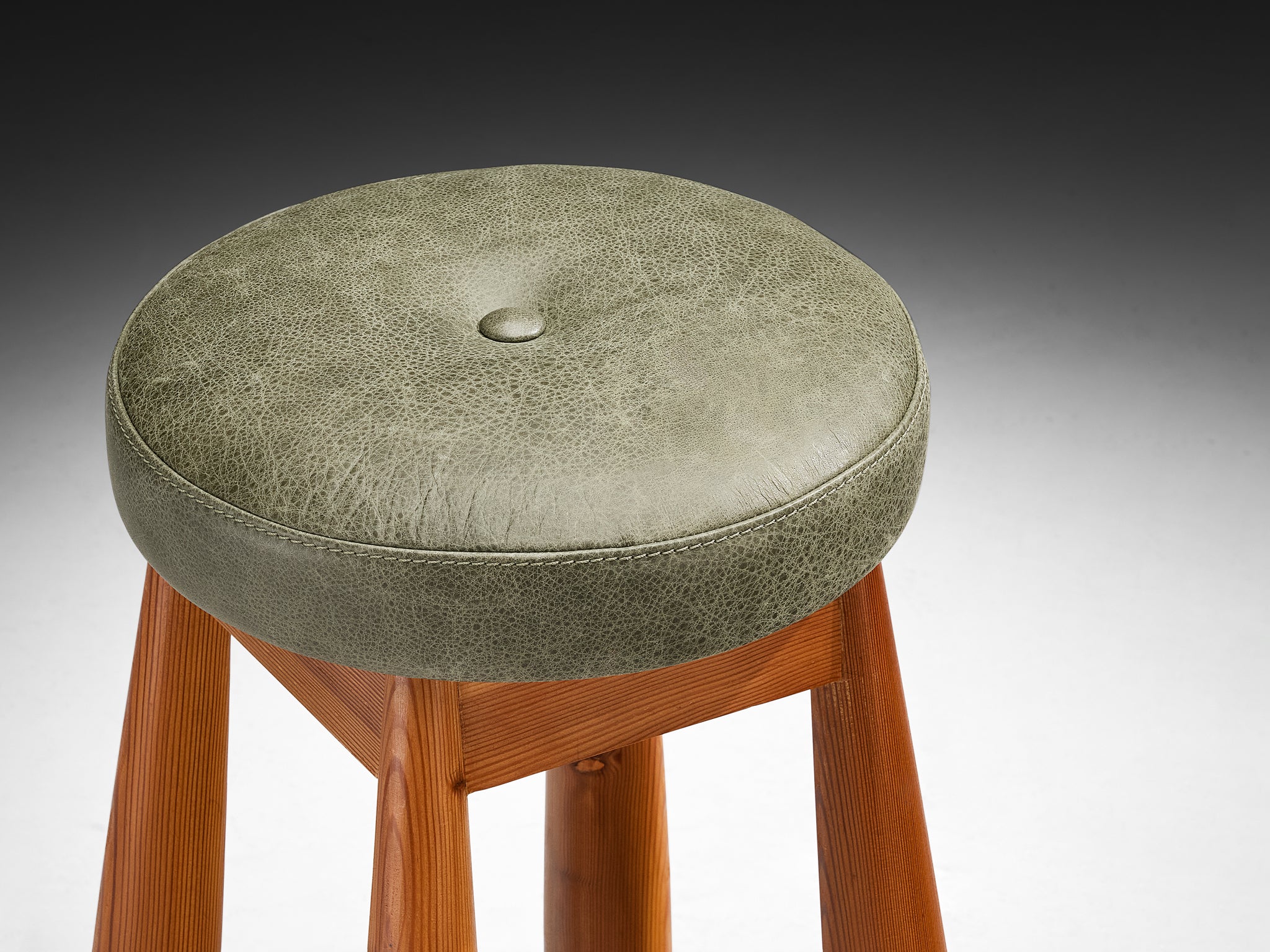 Rare Sergio Rodrigues for ISA Bergamo 'Sheriff' Barstool in Solid Pine Seating Morentz