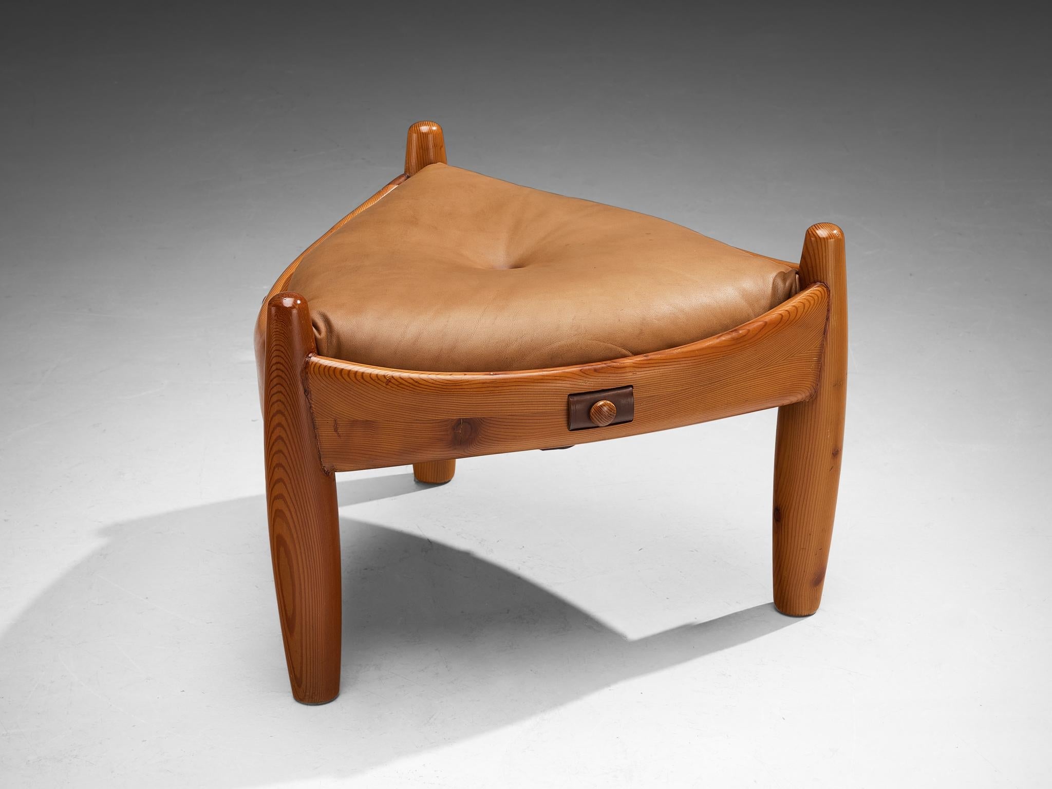 Rare Sergio Rodrigues for ISA Bergamo 'Sheriff' Stools in Solid Pine seating Morentz