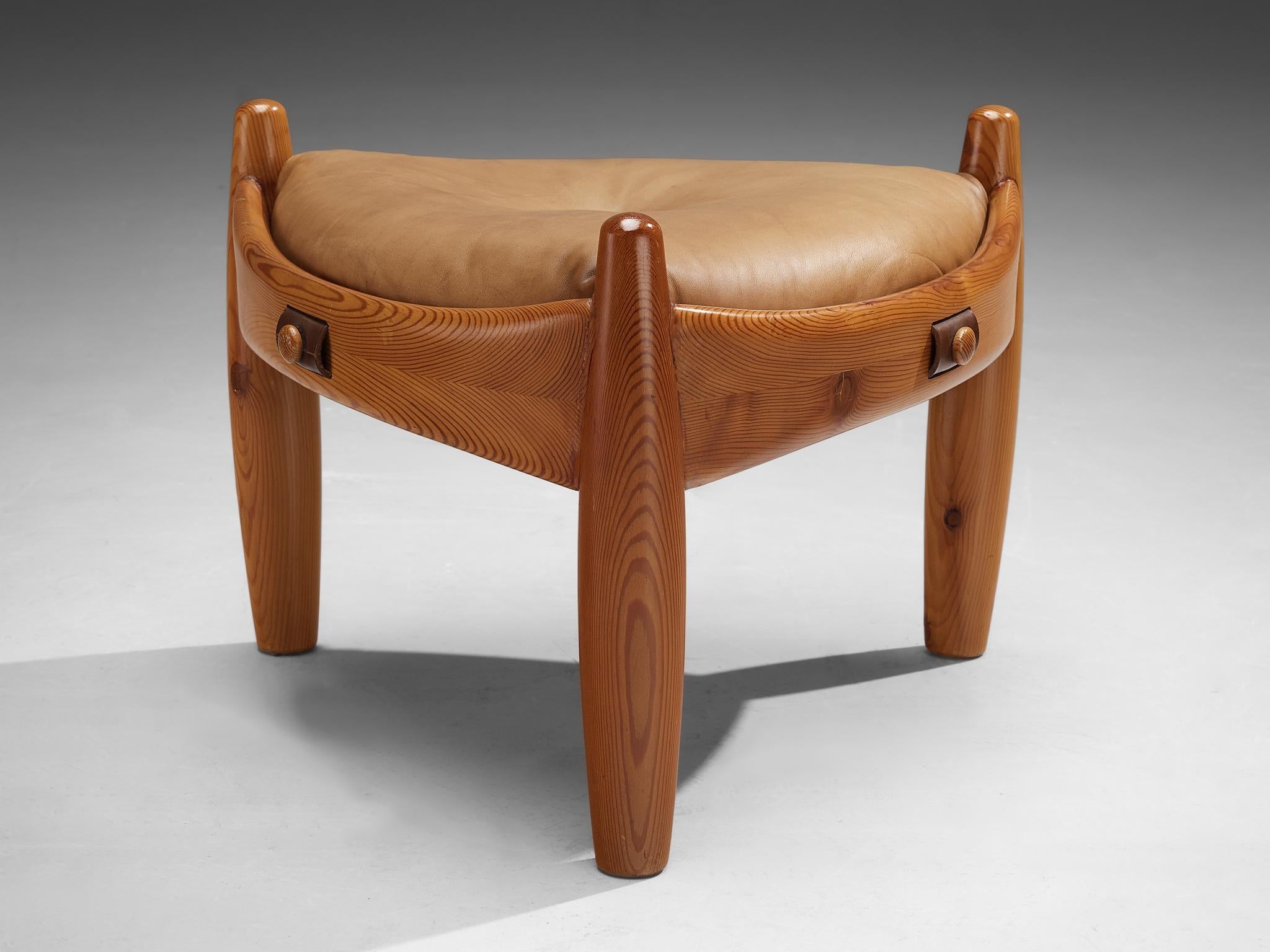 Rare Sergio Rodrigues for ISA Bergamo 'Sheriff' Stools in Solid Pine seating Morentz